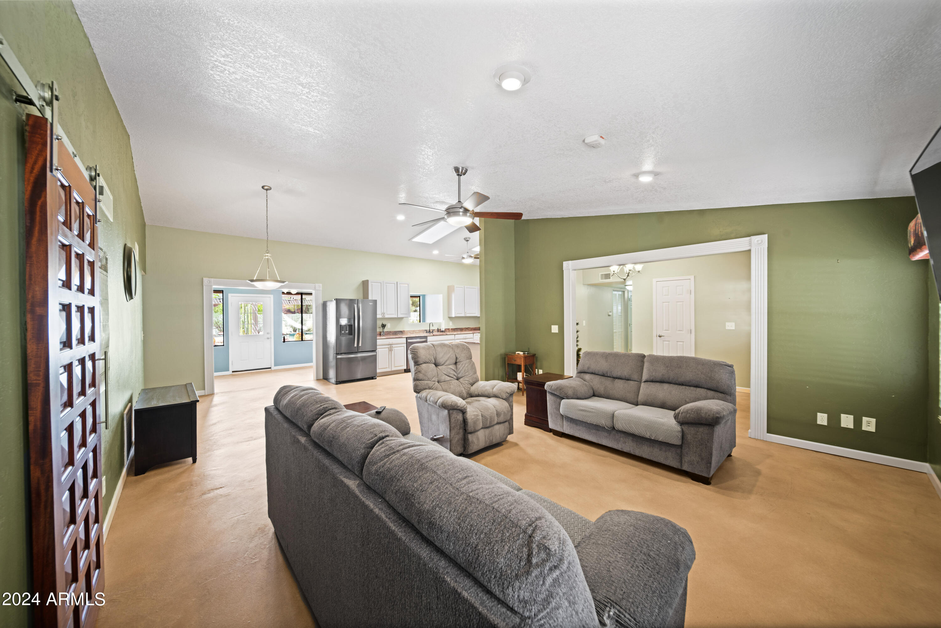 780 W SANTA FE Drive