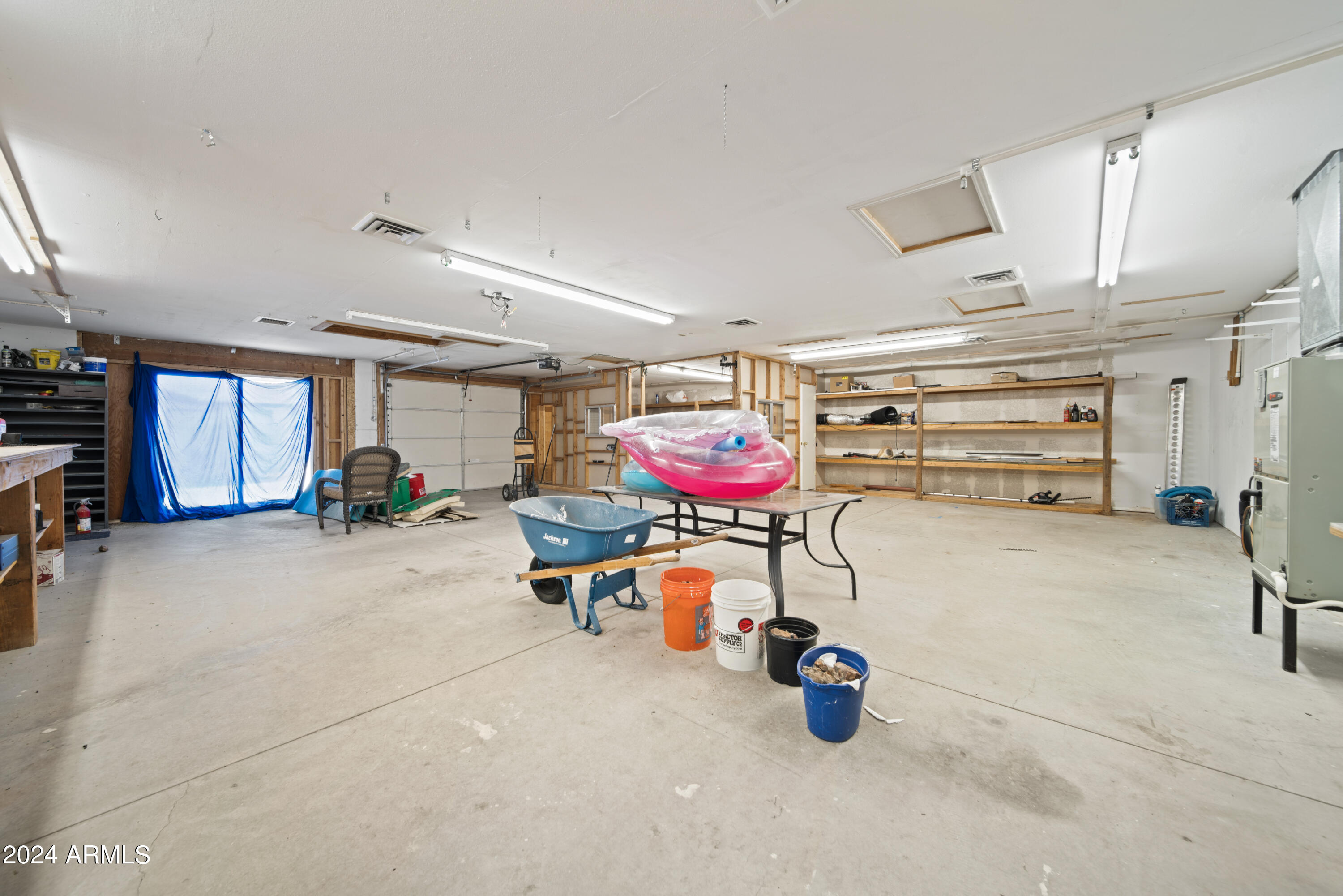 780 W SANTA FE Drive