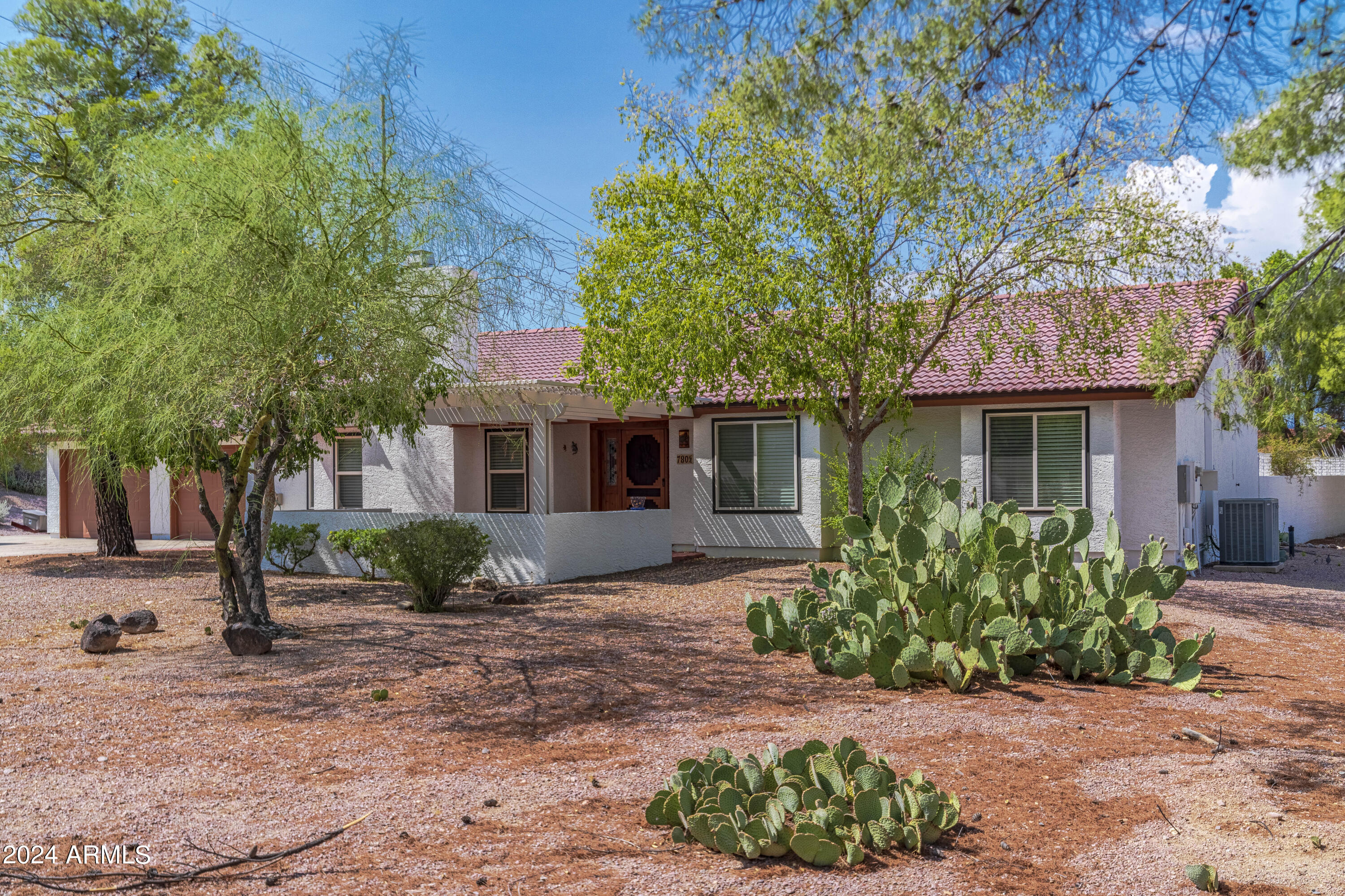 780 W SANTA FE Drive