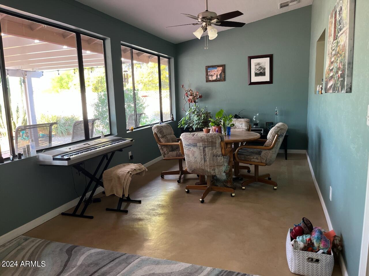 780 W SANTA FE Drive