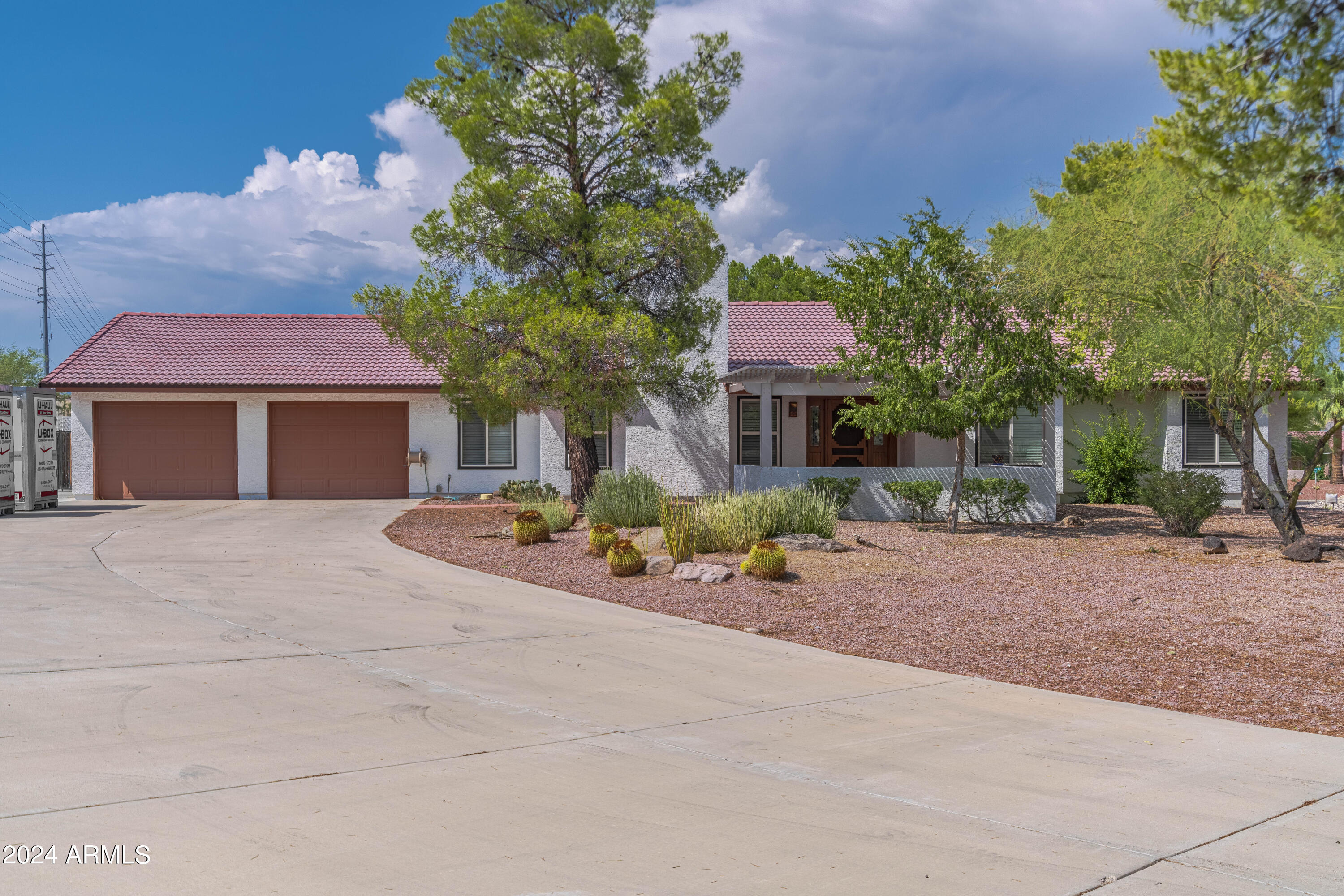 780 W SANTA FE Drive