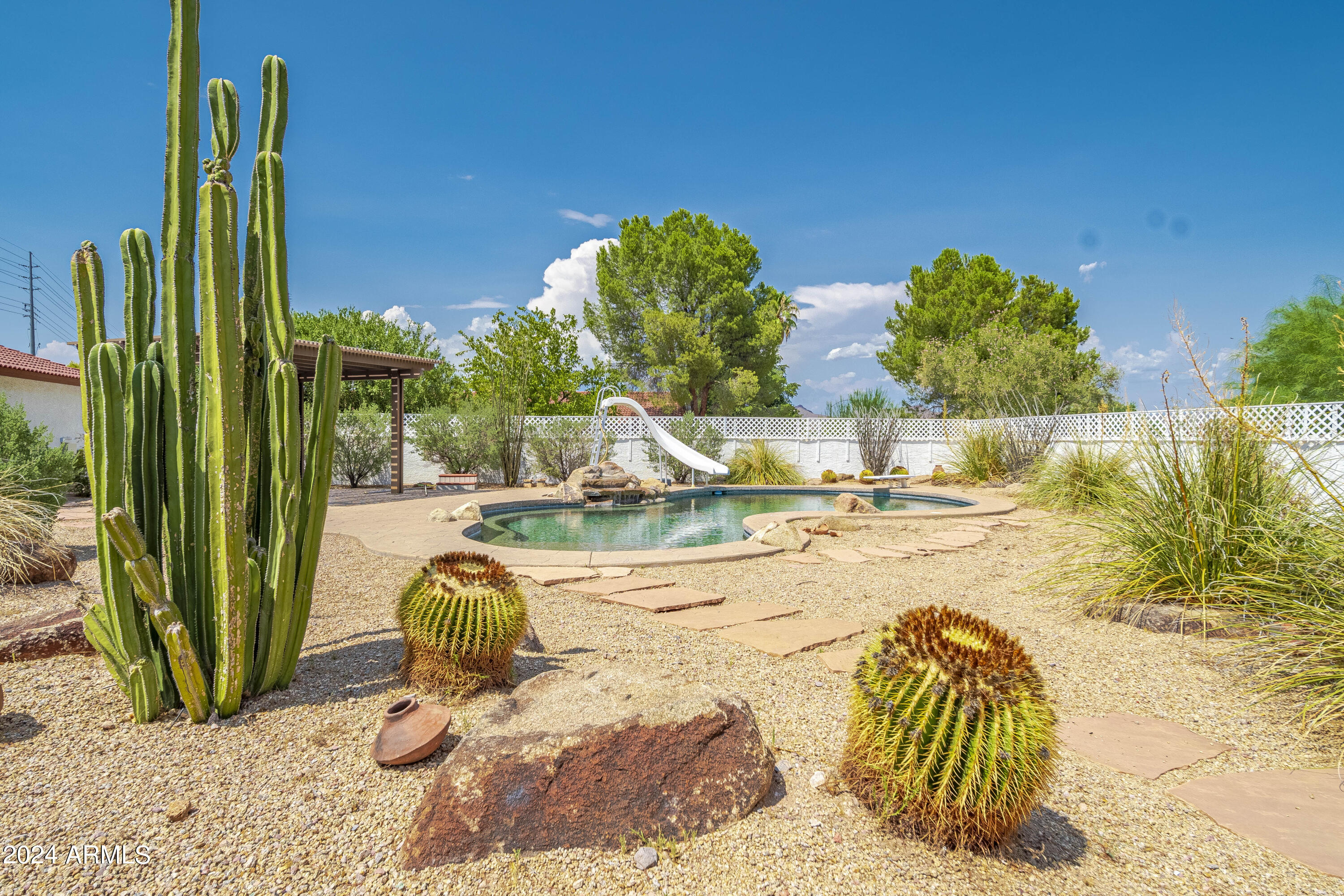 780 W SANTA FE Drive