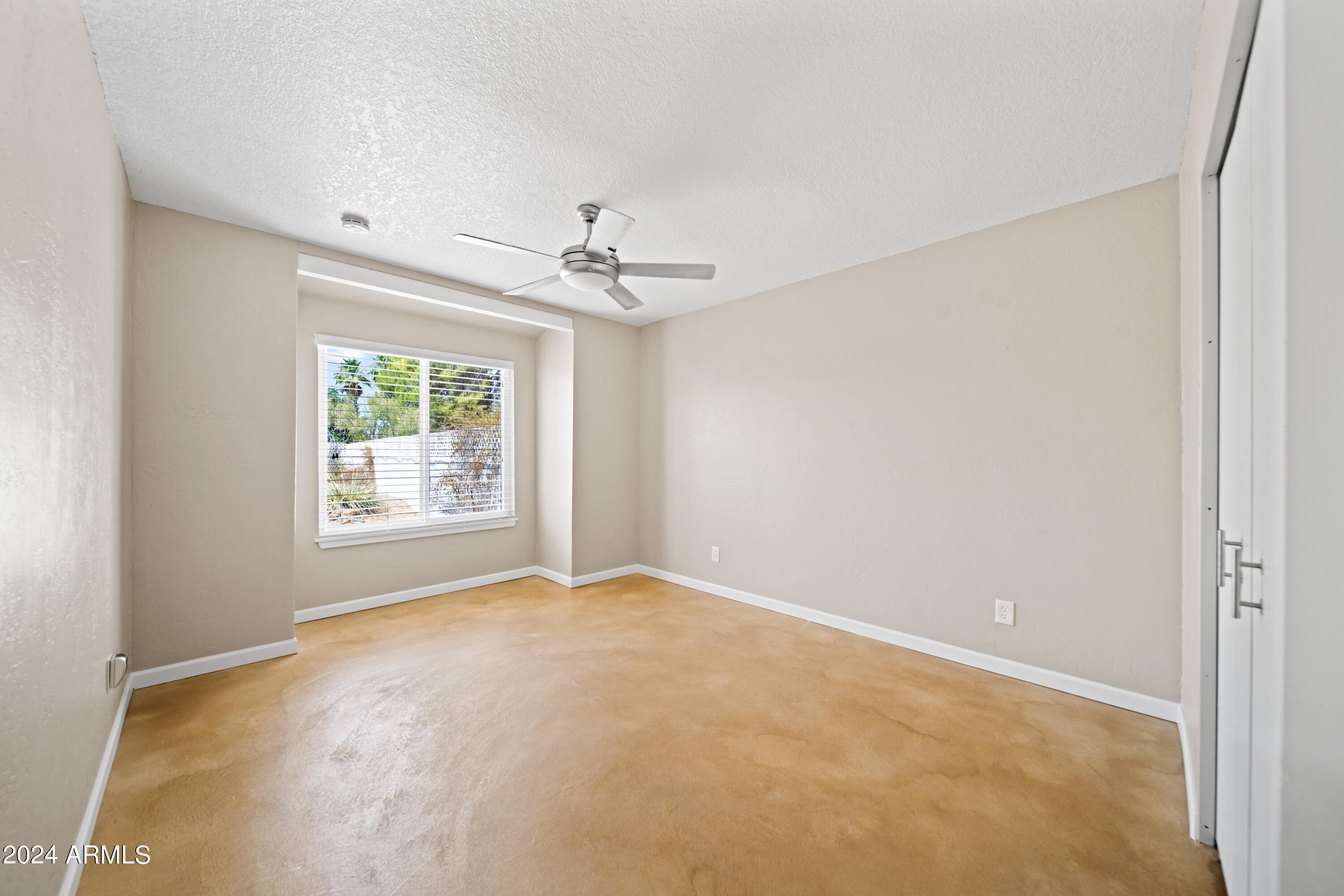 780 W SANTA FE Drive