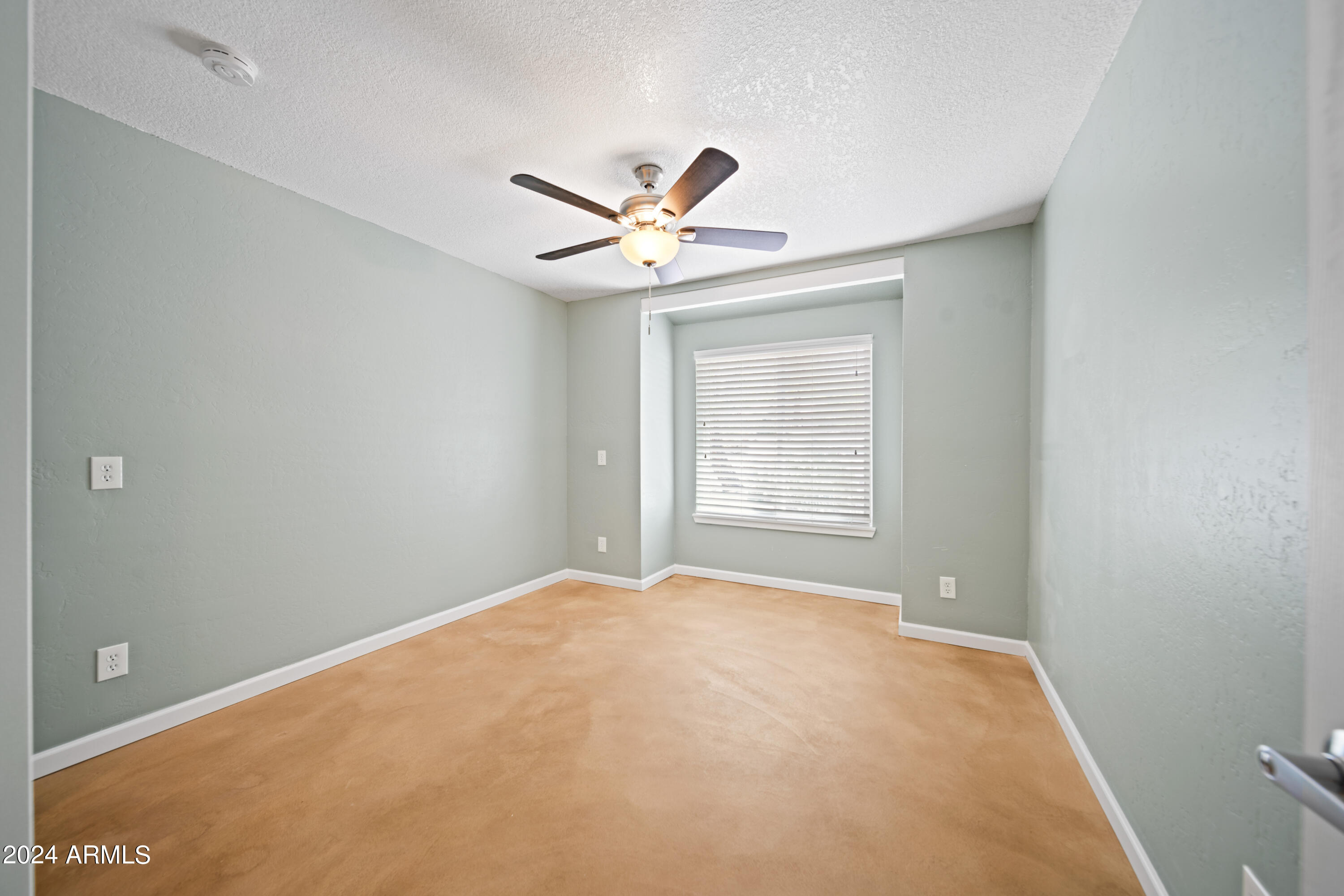 780 W SANTA FE Drive