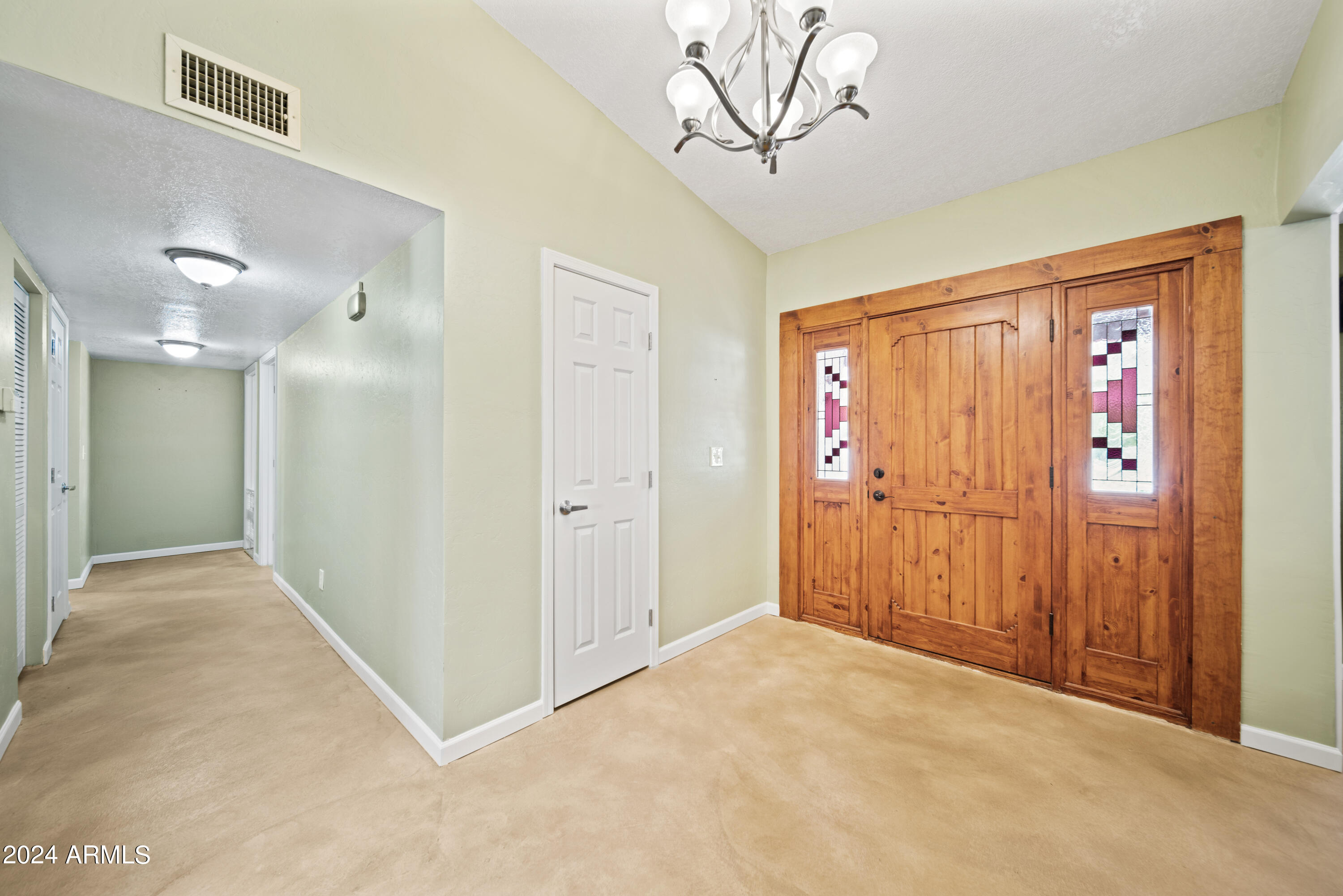 780 W SANTA FE Drive