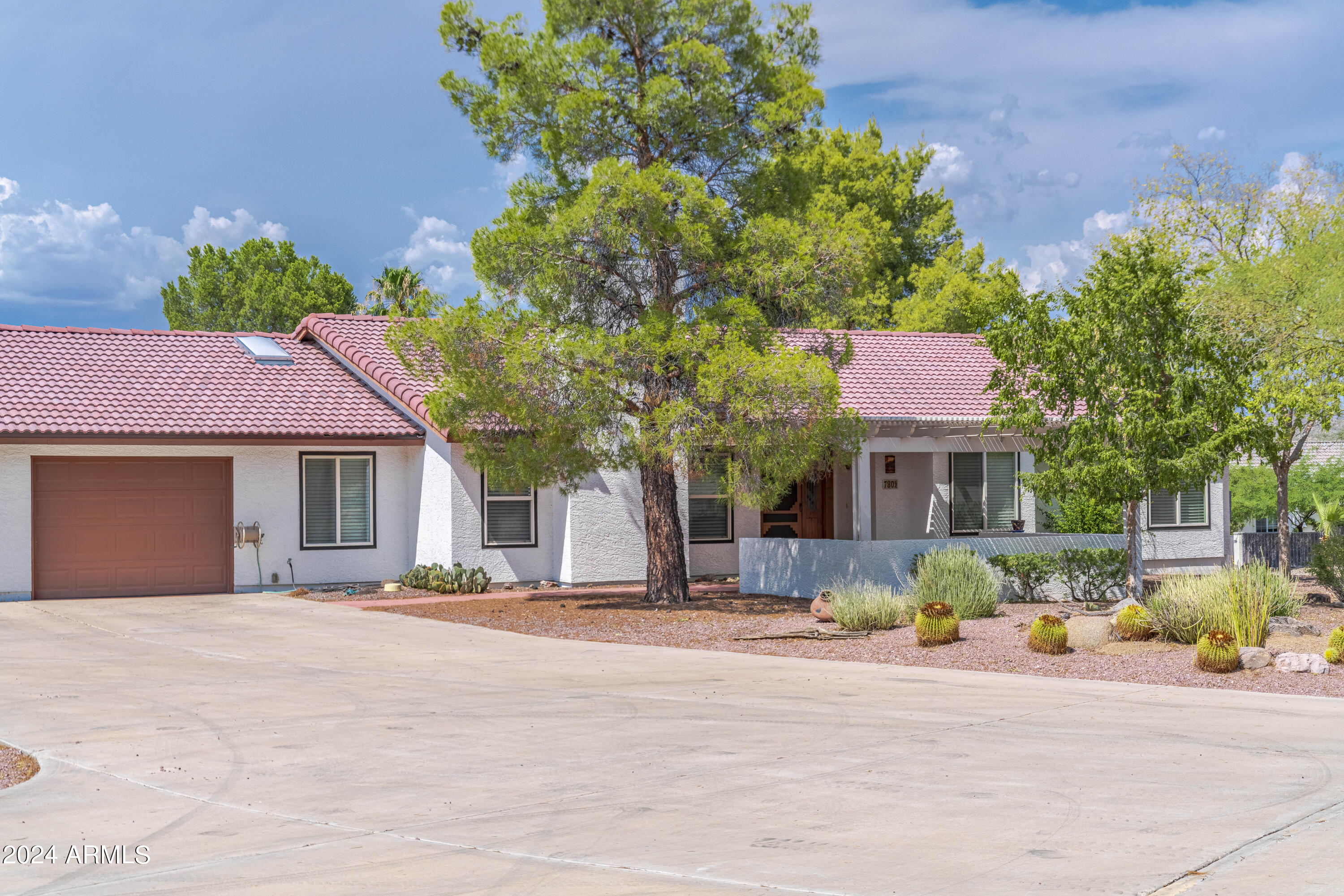 780 W SANTA FE Drive