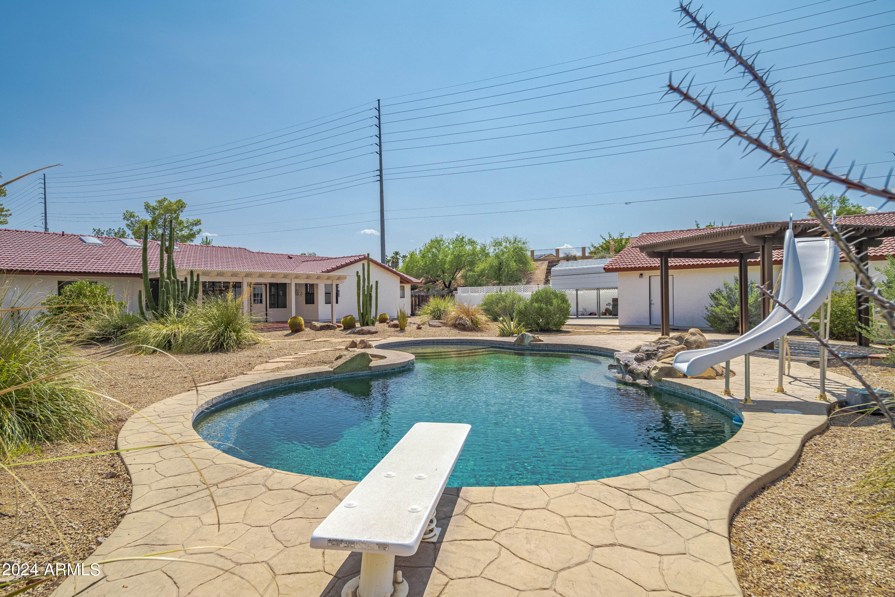 780 W SANTA FE Drive