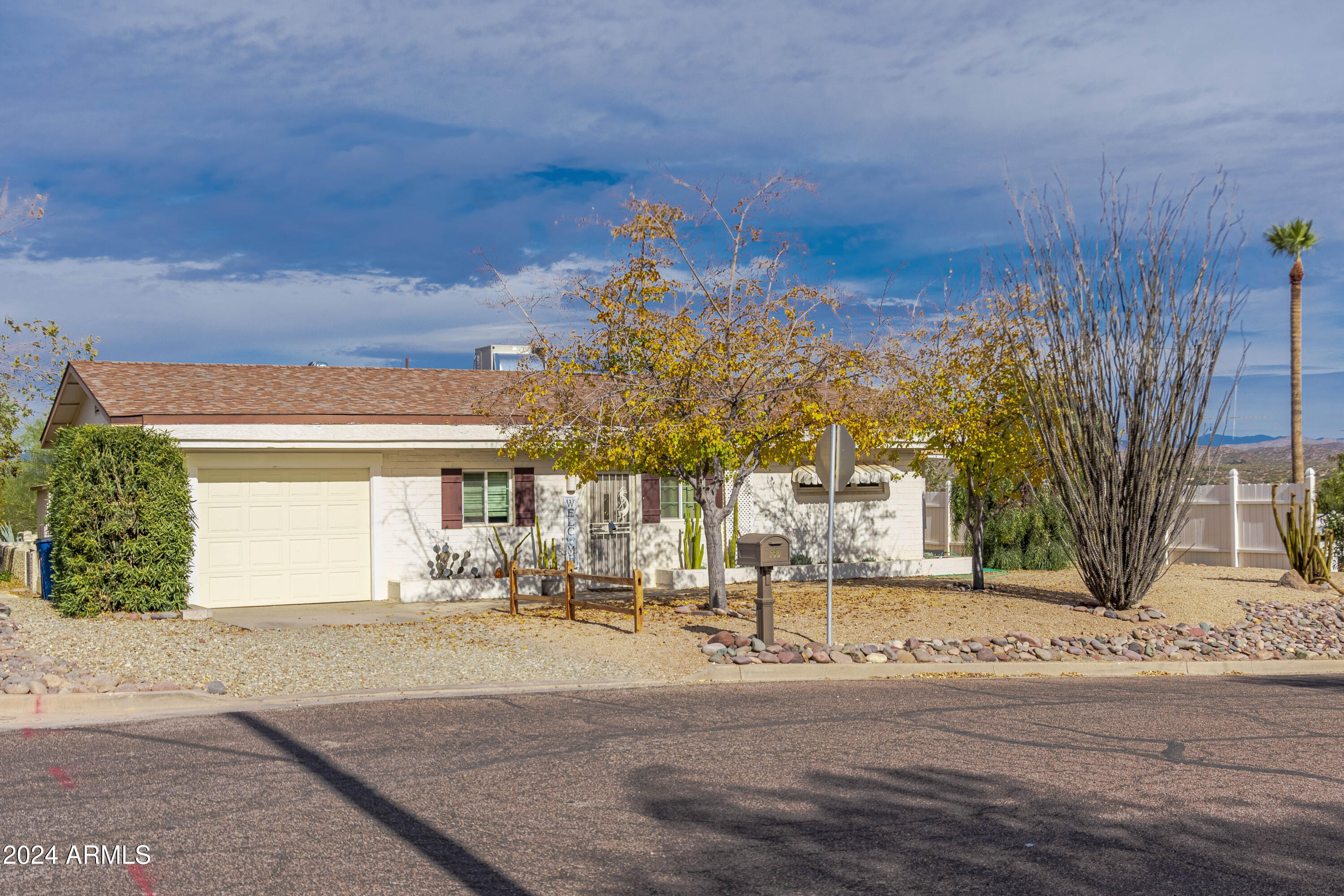 790 W LA GOLONDRINA Drive