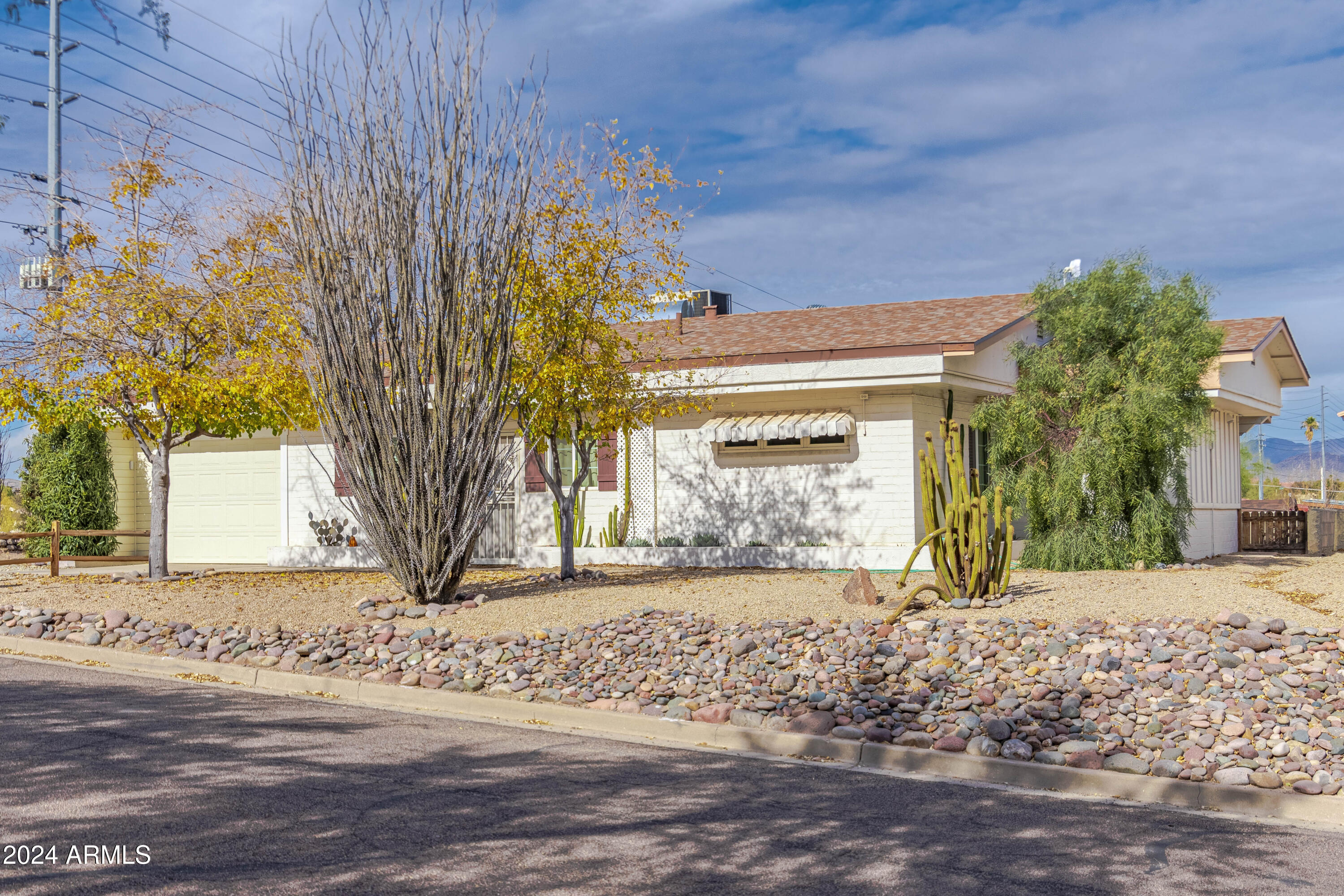 790 W LA GOLONDRINA Drive