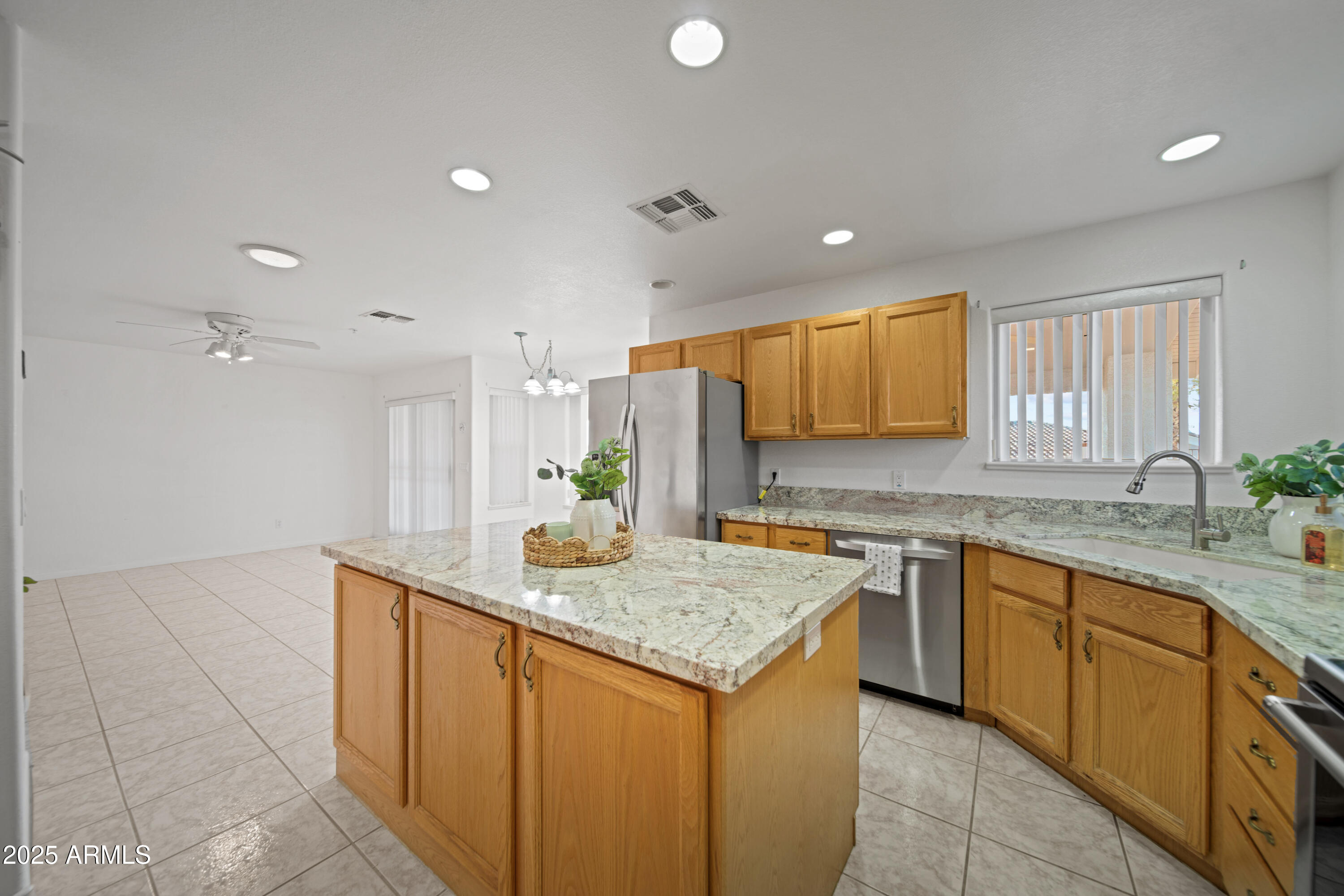 980 W SANTA FE Drive