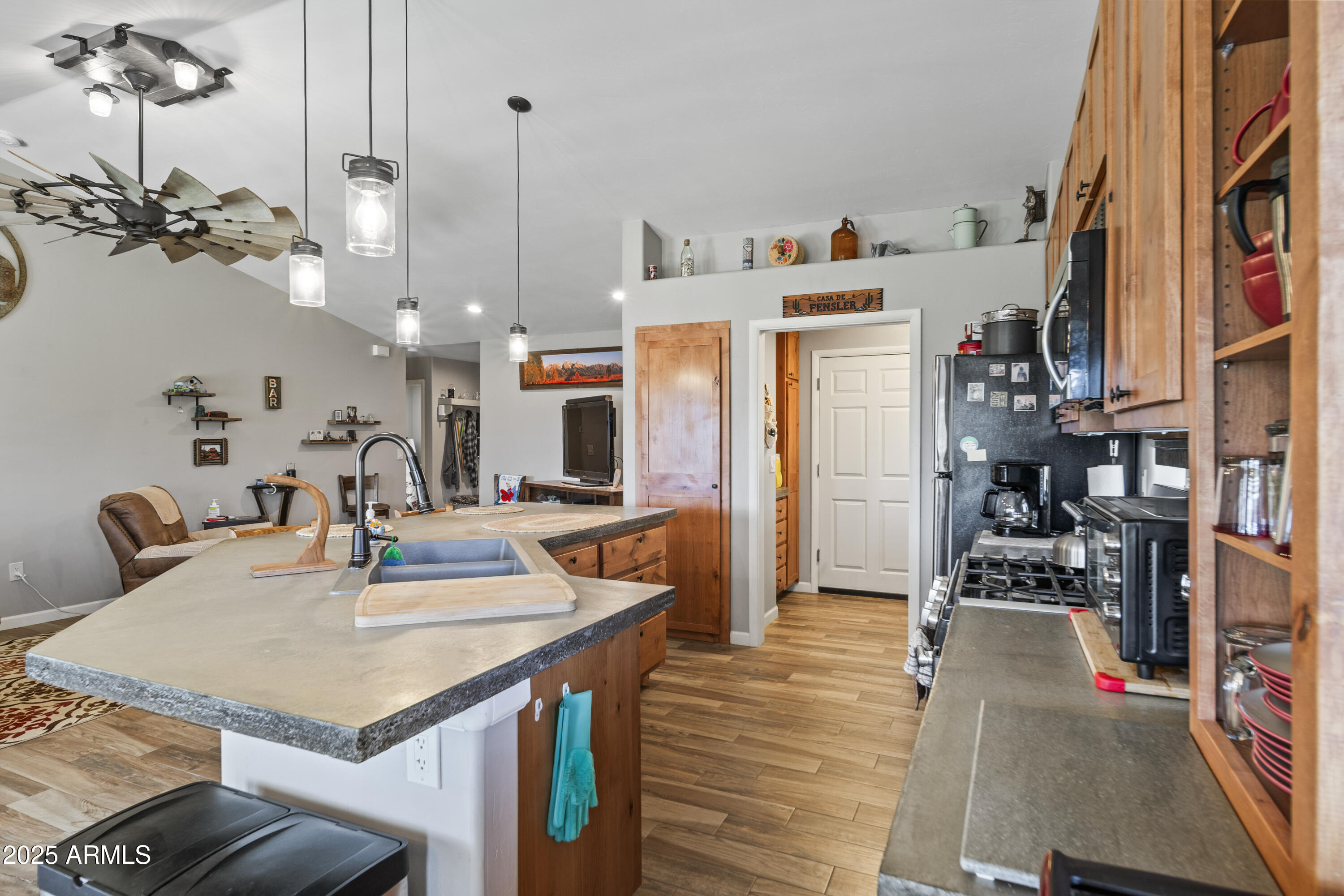 17696 W FOOTHILL Road