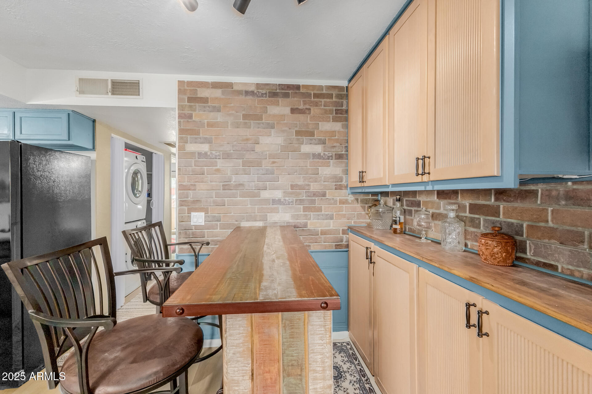 455 N TEGNER Street 54