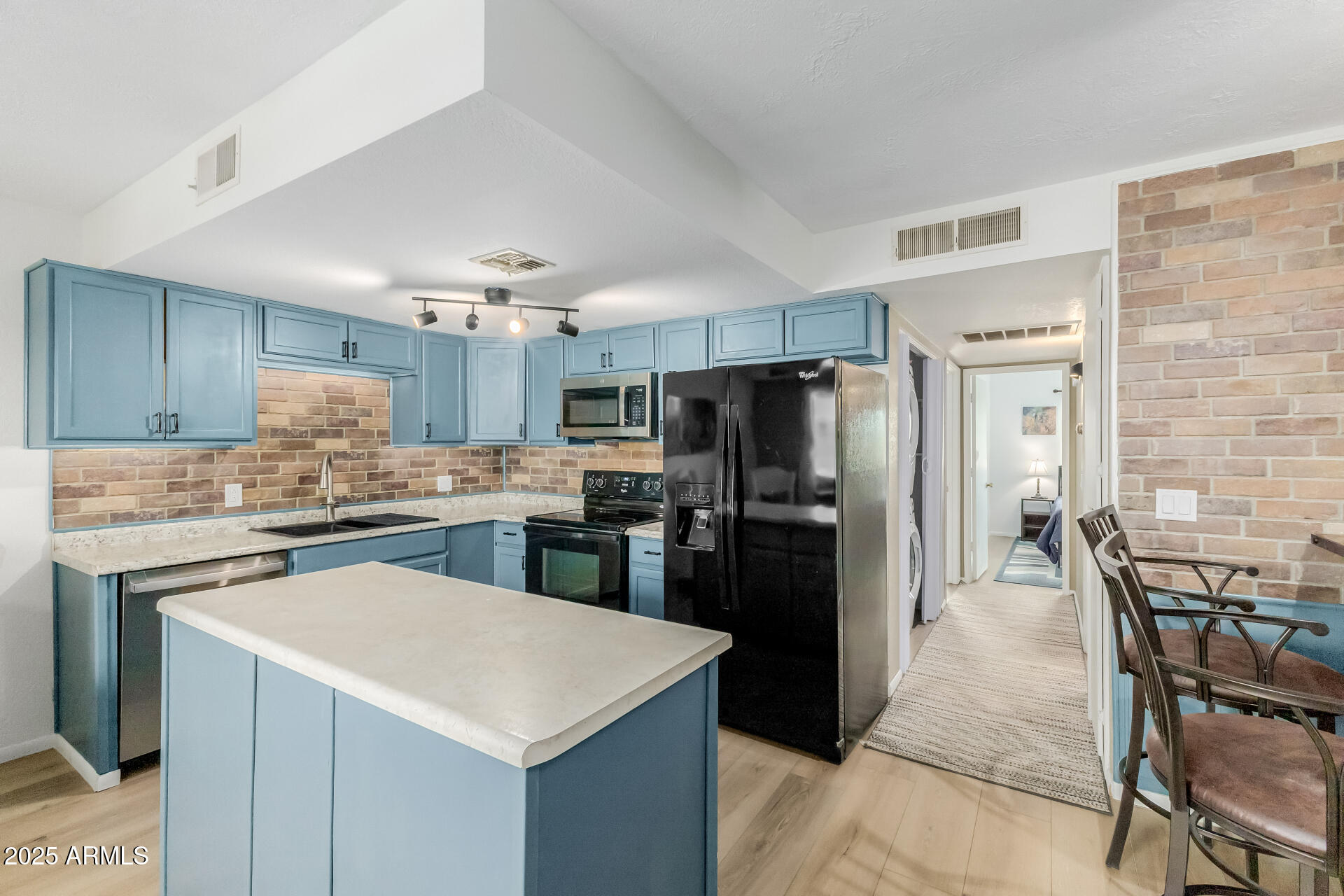 455 N TEGNER Street 54