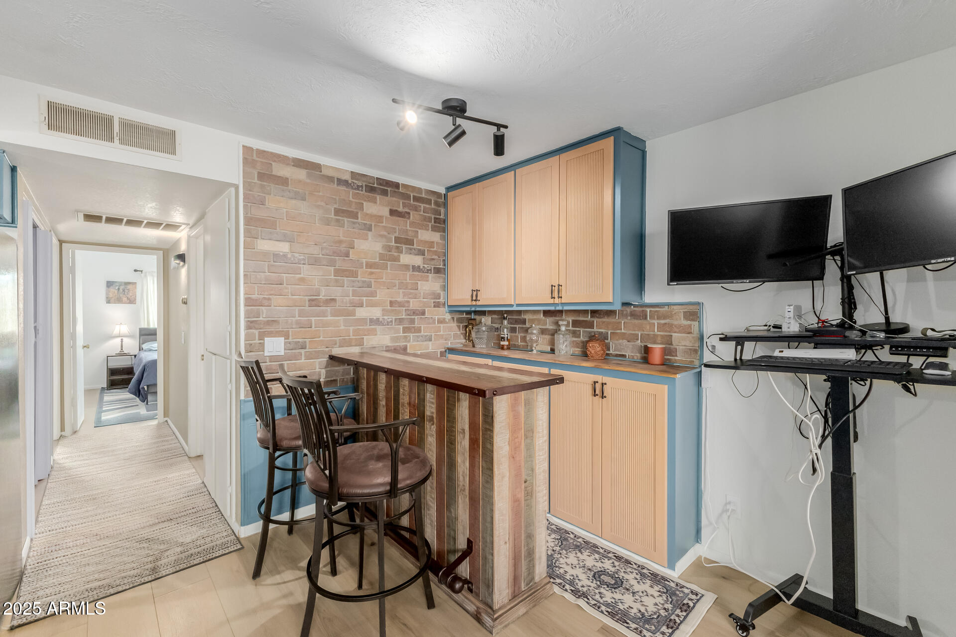 455 N TEGNER Street 54