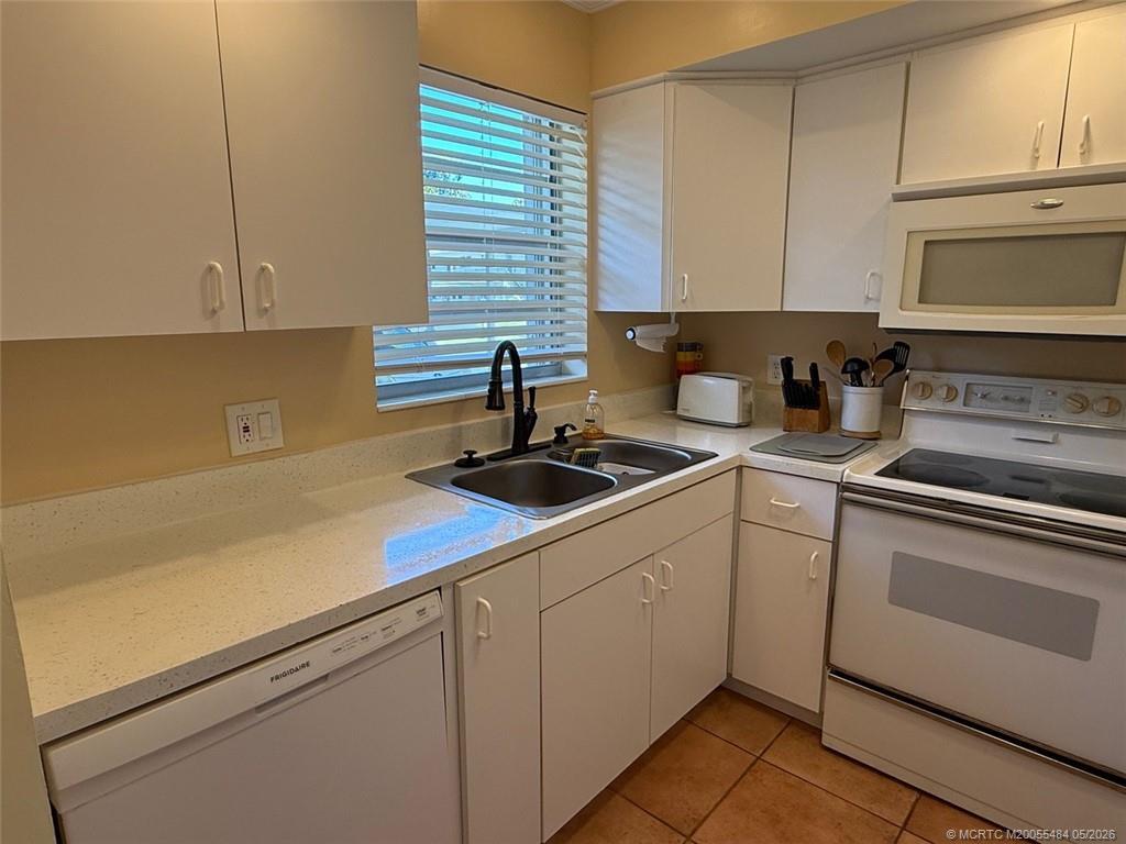 2950 SE Ocean Boulevard 10-2