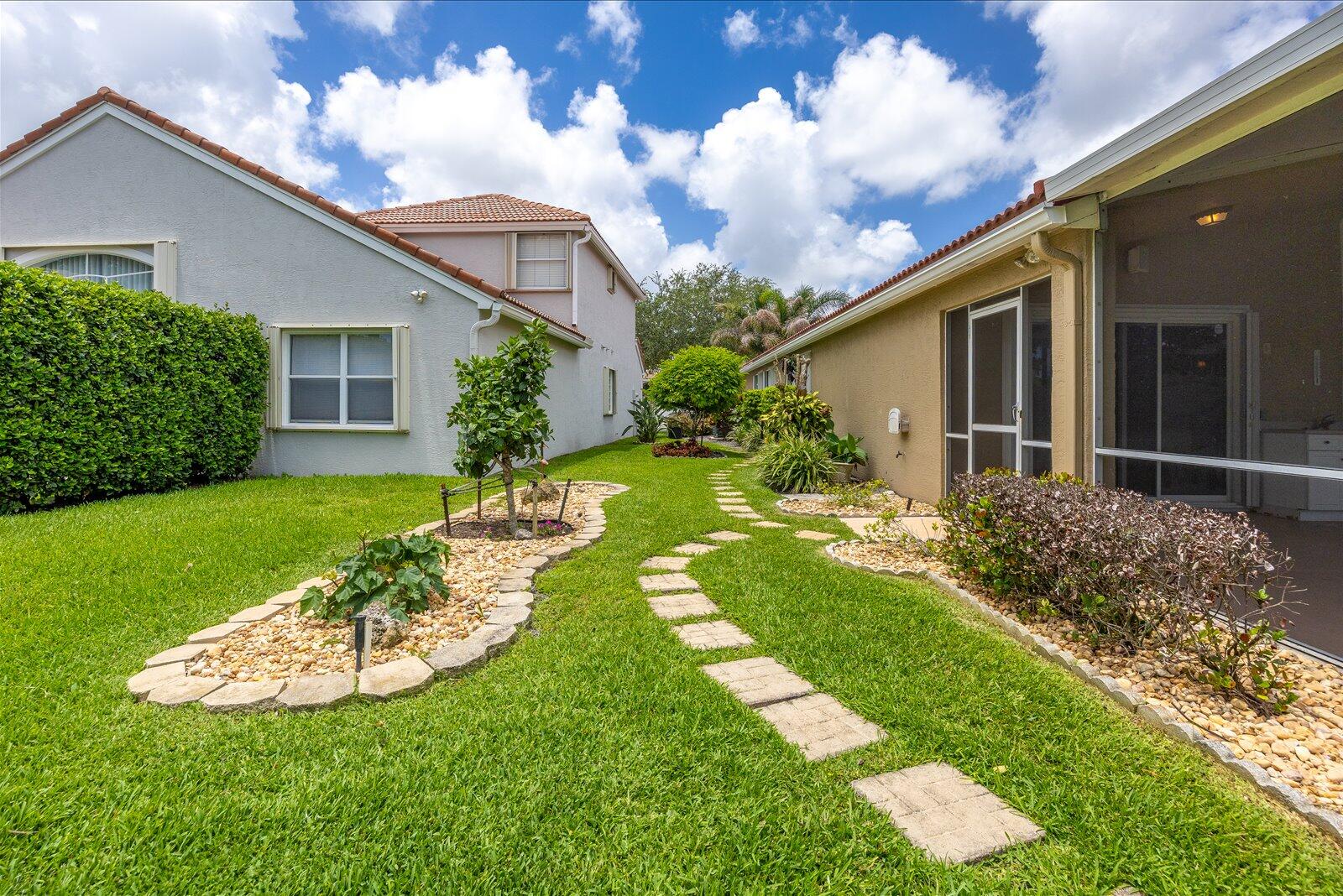 6948 SE Twin Oaks Circle