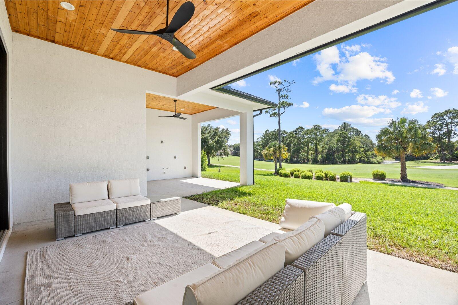 896 SW Squire Johns Lane