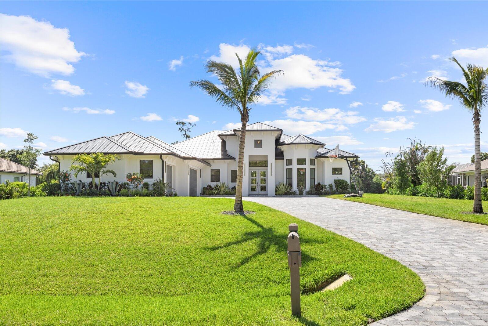 896 SW Squire Johns Lane