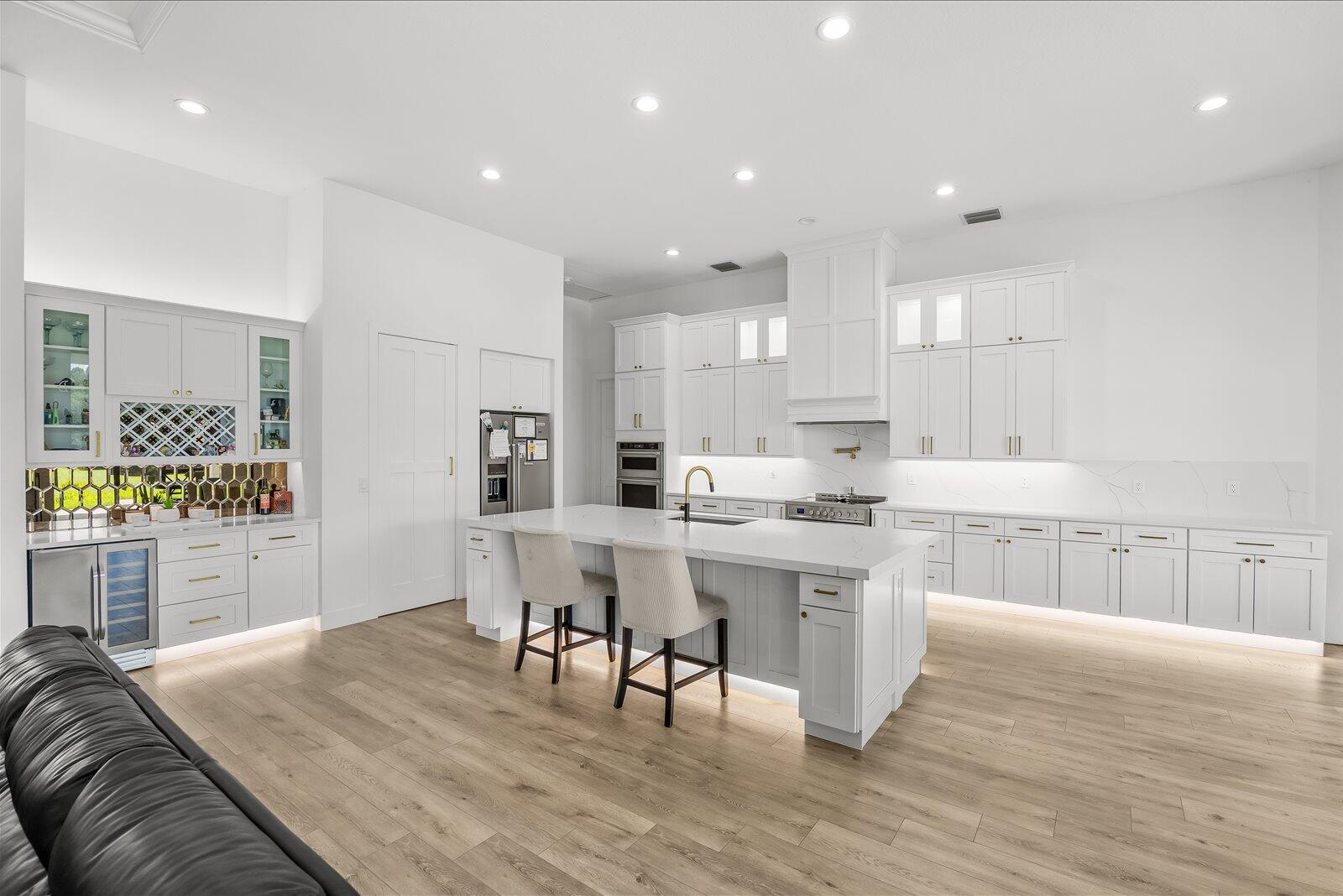 896 SW Squire Johns Lane
