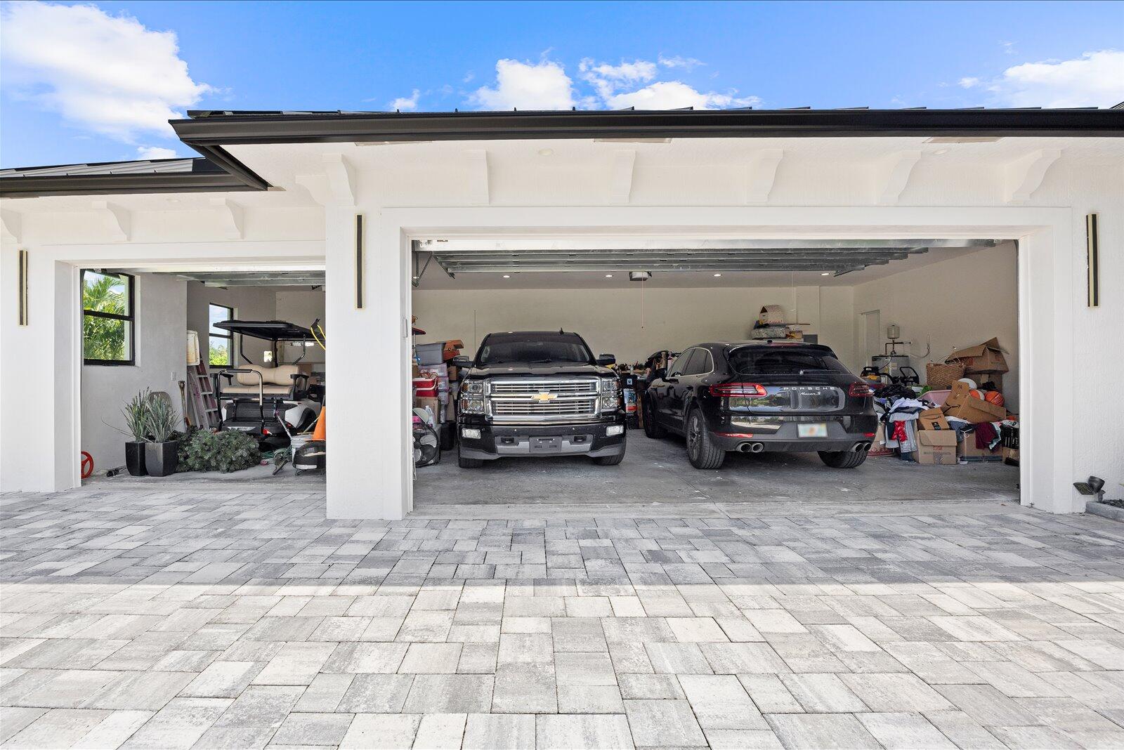 896 SW Squire Johns Lane