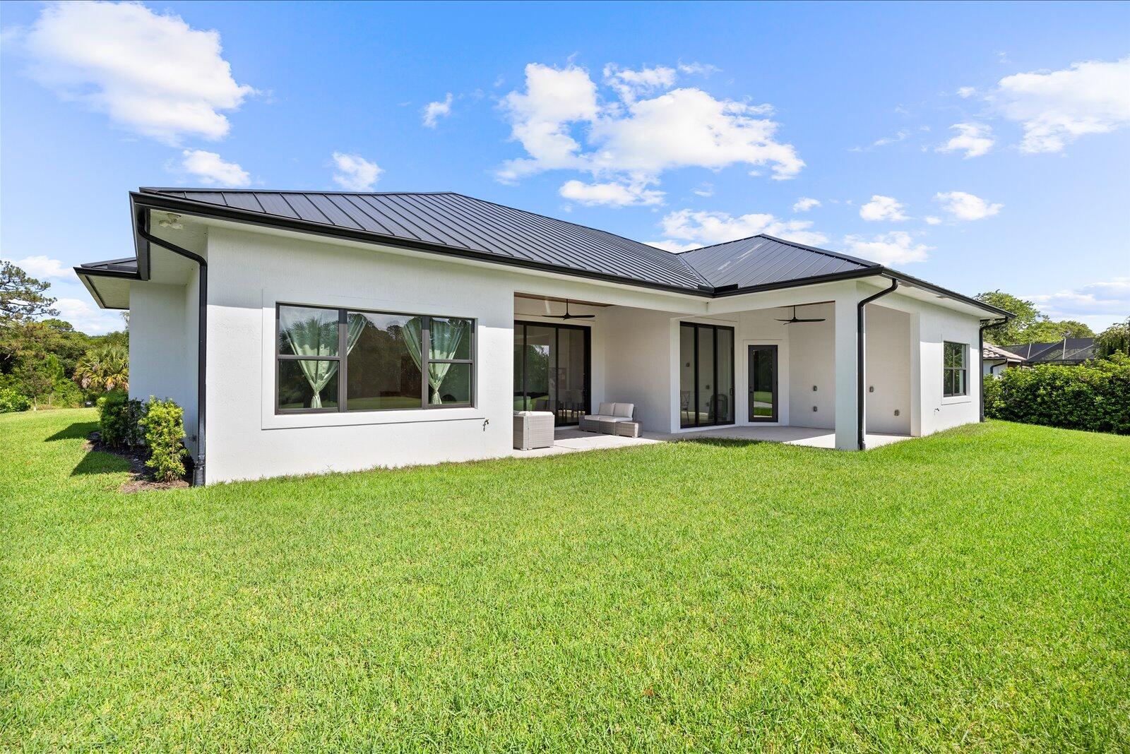 896 SW Squire Johns Lane