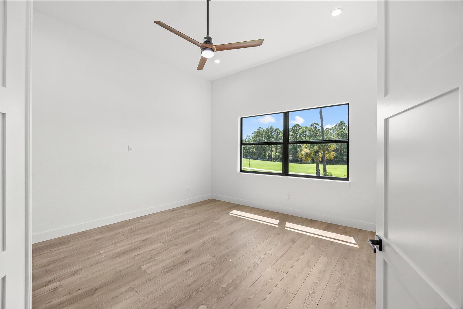 896 SW Squire Johns Lane