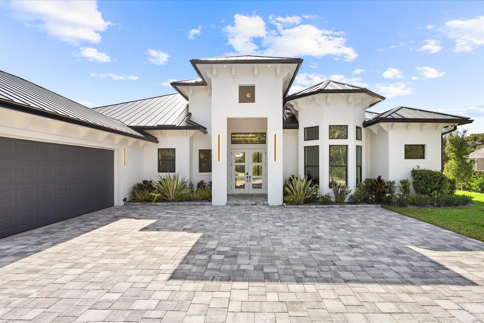 896 SW Squire Johns Lane
