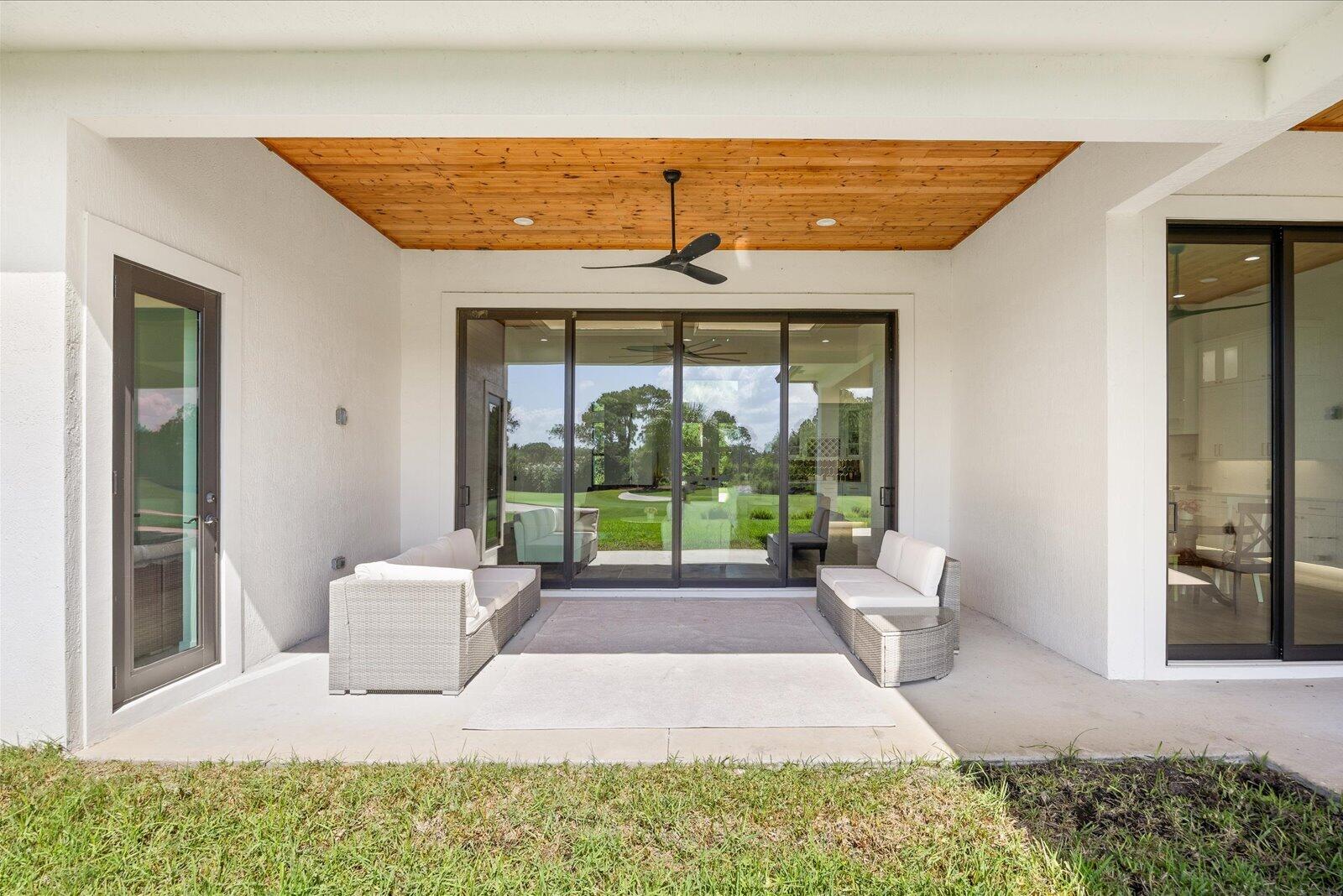 896 SW Squire Johns Lane