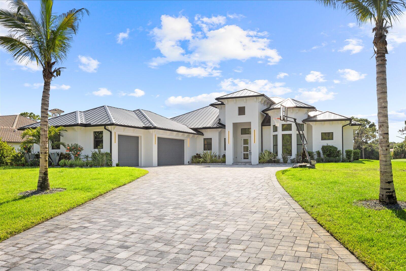 896 SW Squire Johns Lane