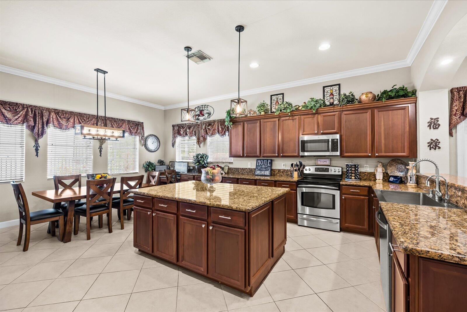 5718 SW Bald Eagle Drive
