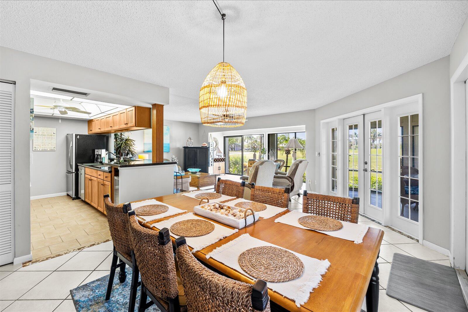 333 NE GOLFVIEW Circle