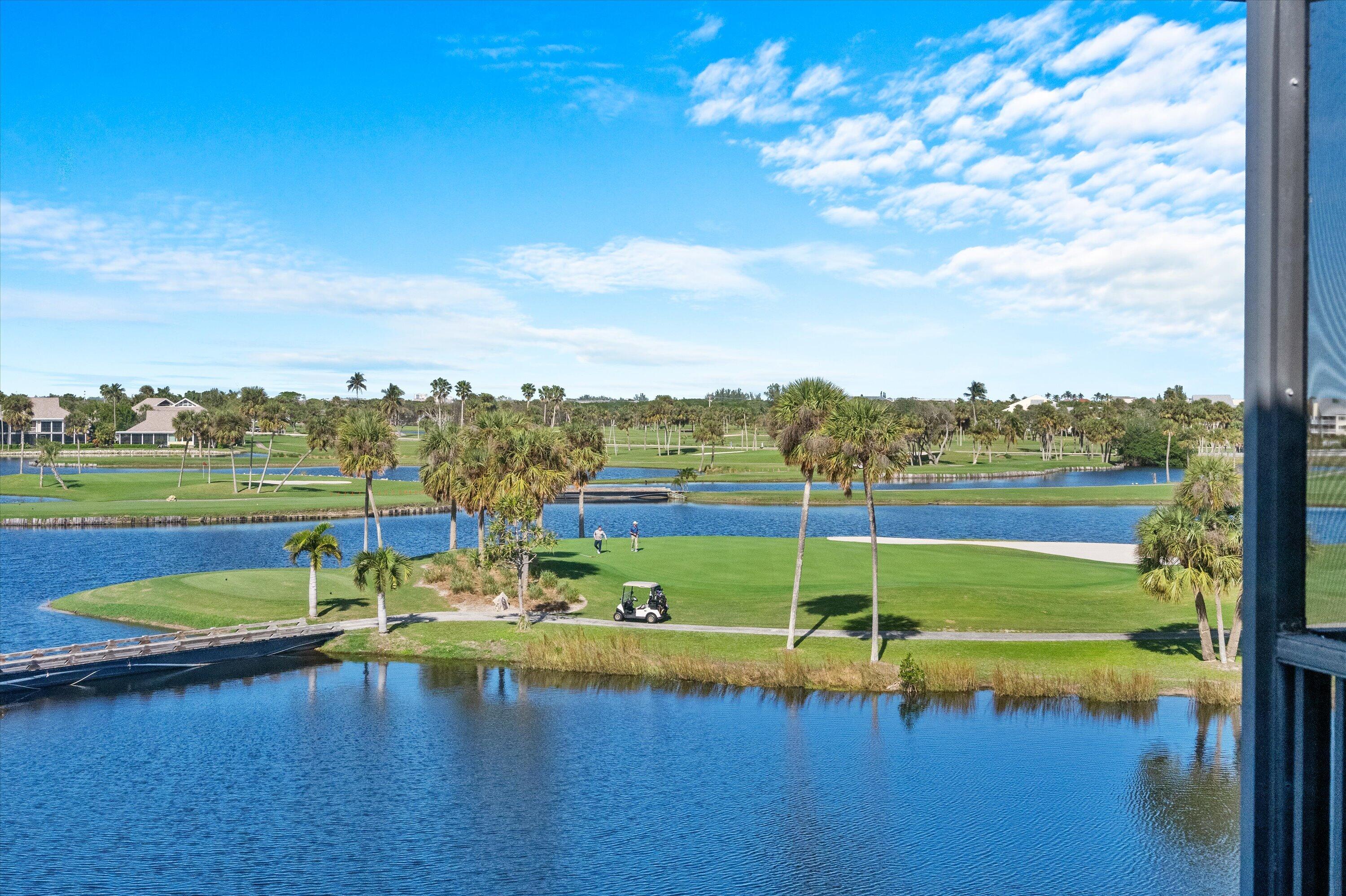 333 NE GOLFVIEW Circle