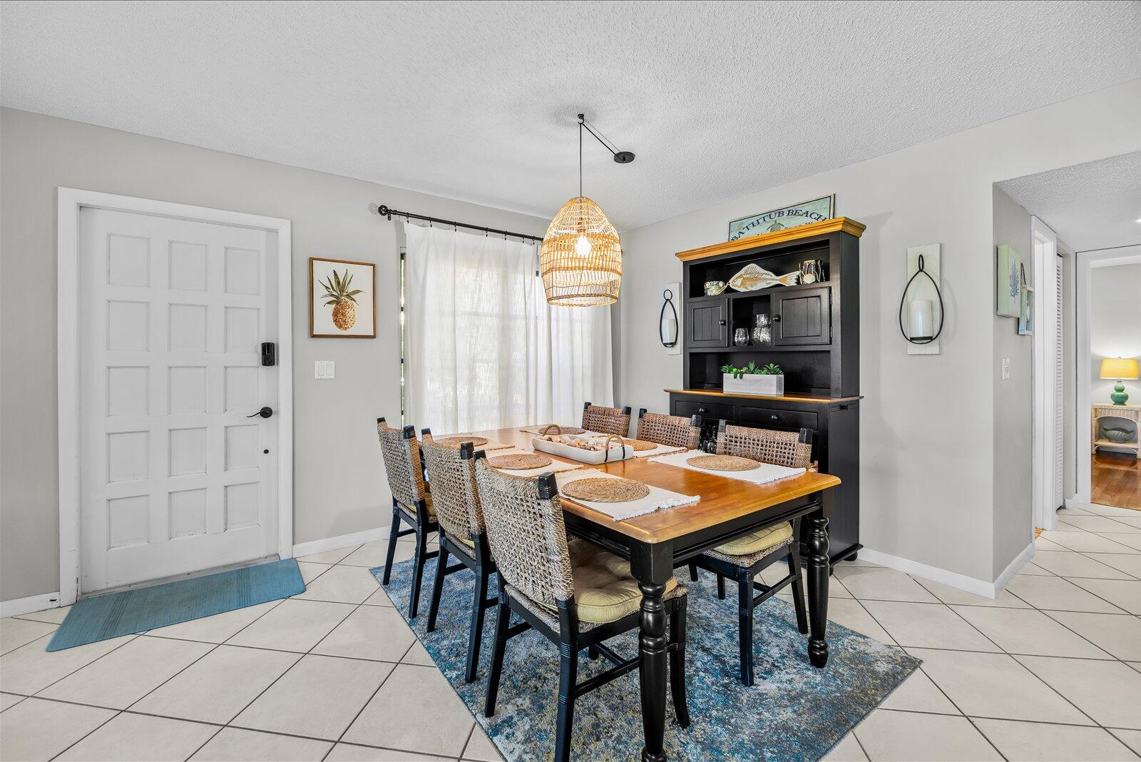 333 NE GOLFVIEW Circle