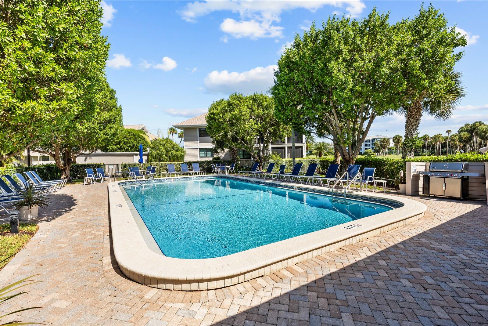333 NE GOLFVIEW Circle