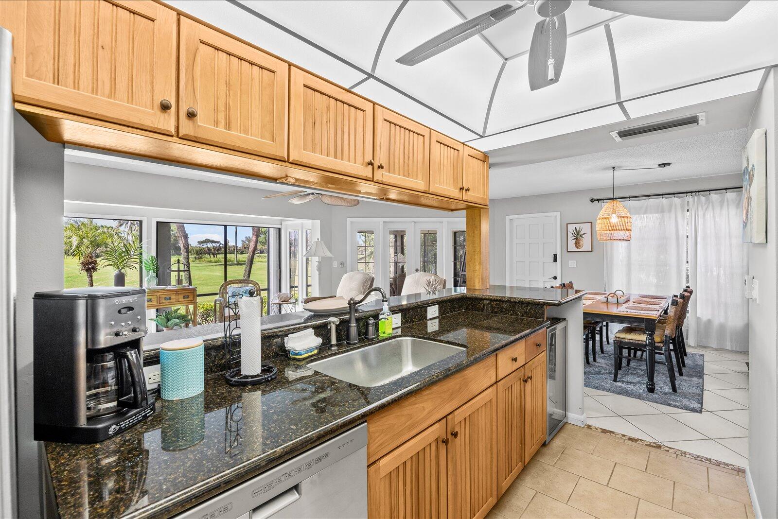 333 NE GOLFVIEW Circle