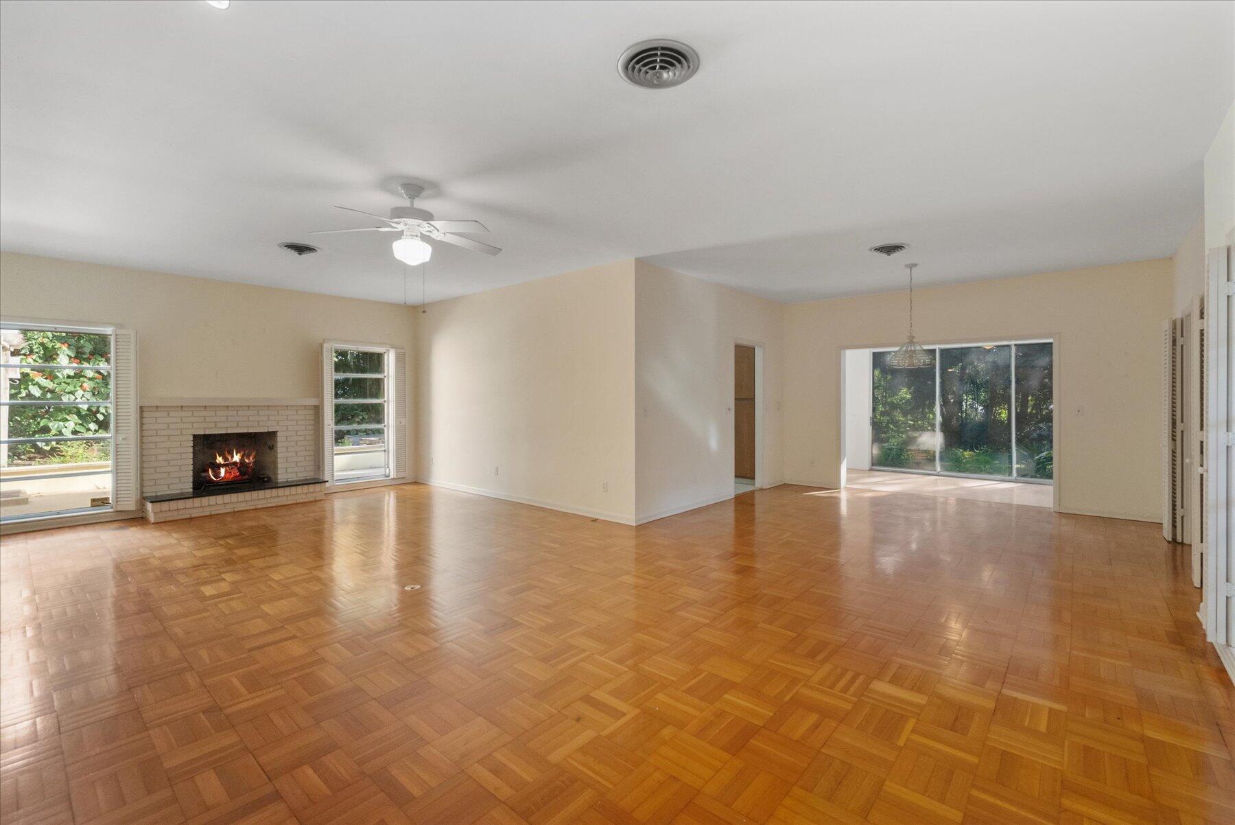24/22 Via Lucindia Drive