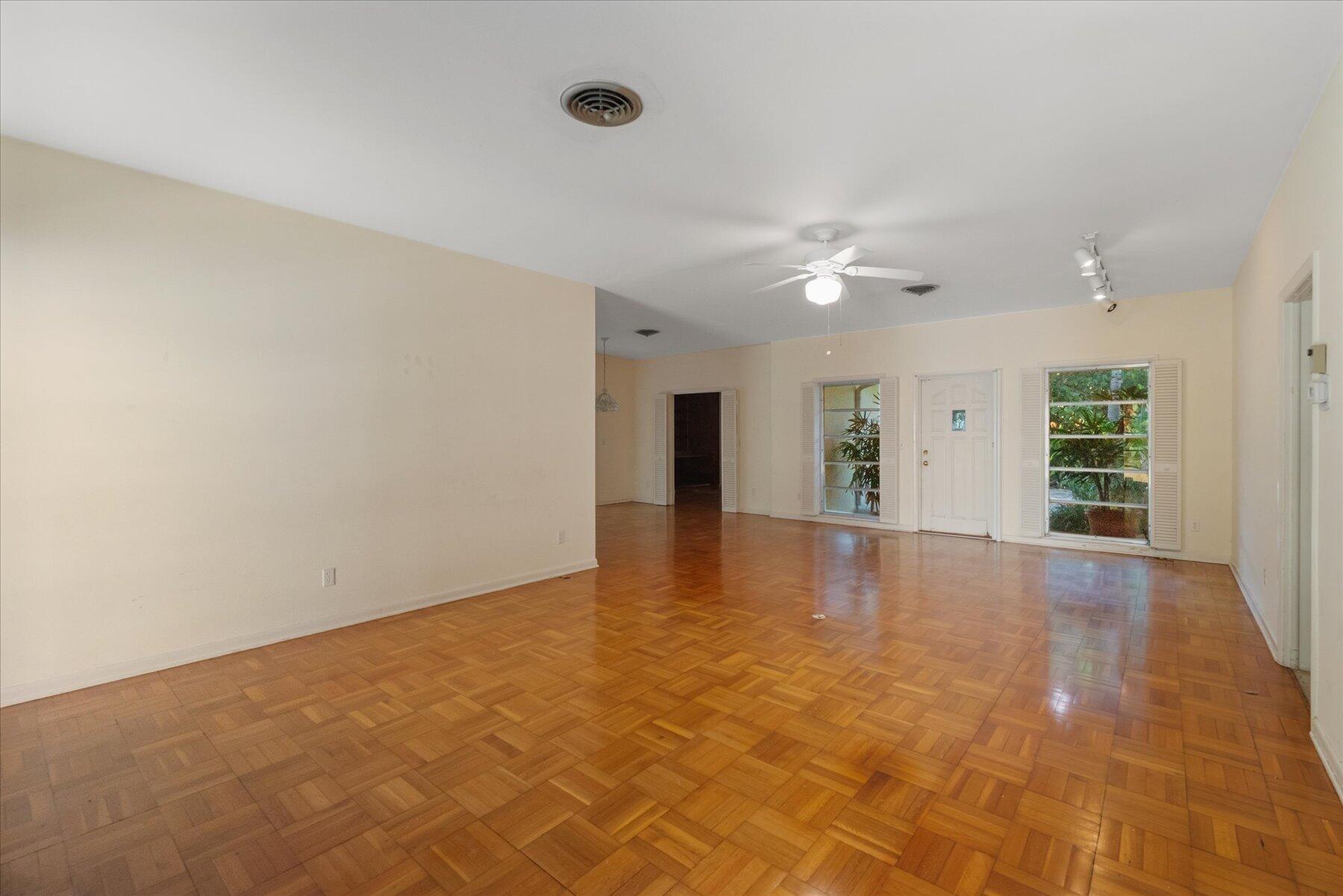 24/22 Via Lucindia Drive
