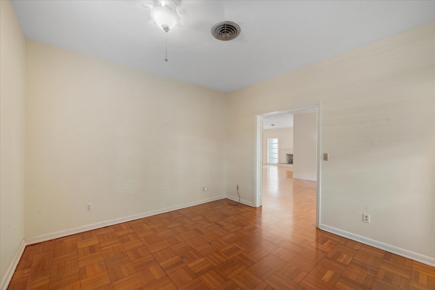 24/22 Via Lucindia Drive