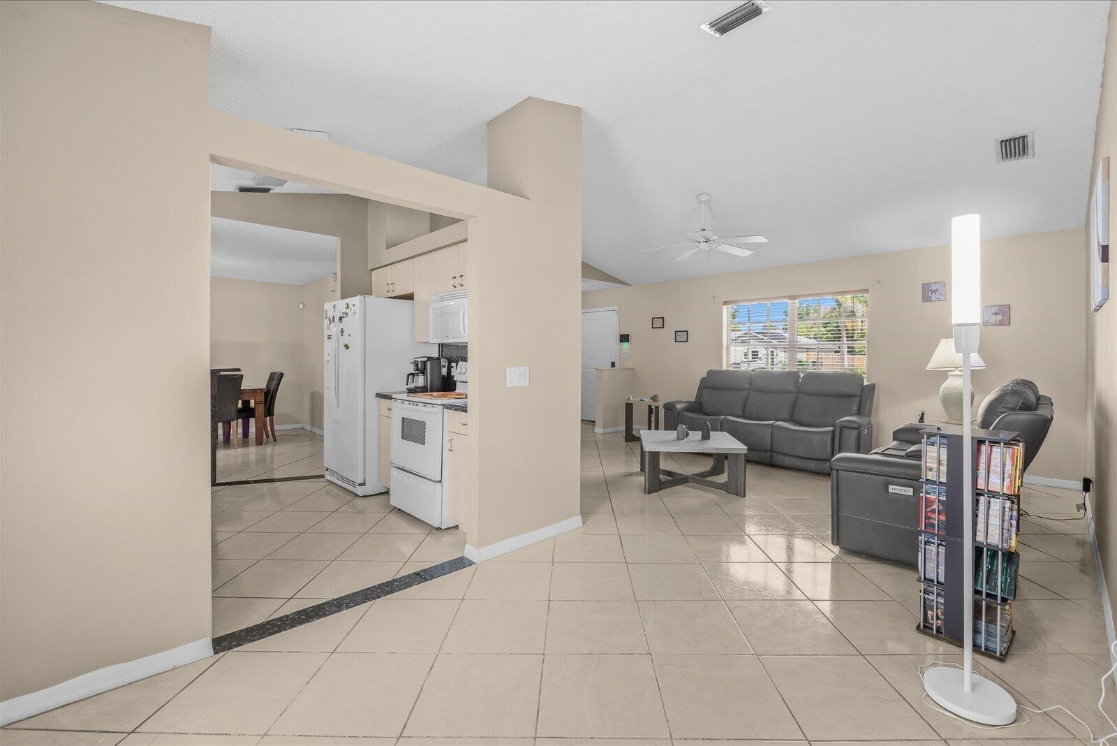 256 SW CHRISTMAS Terrace, Port St. Lucie