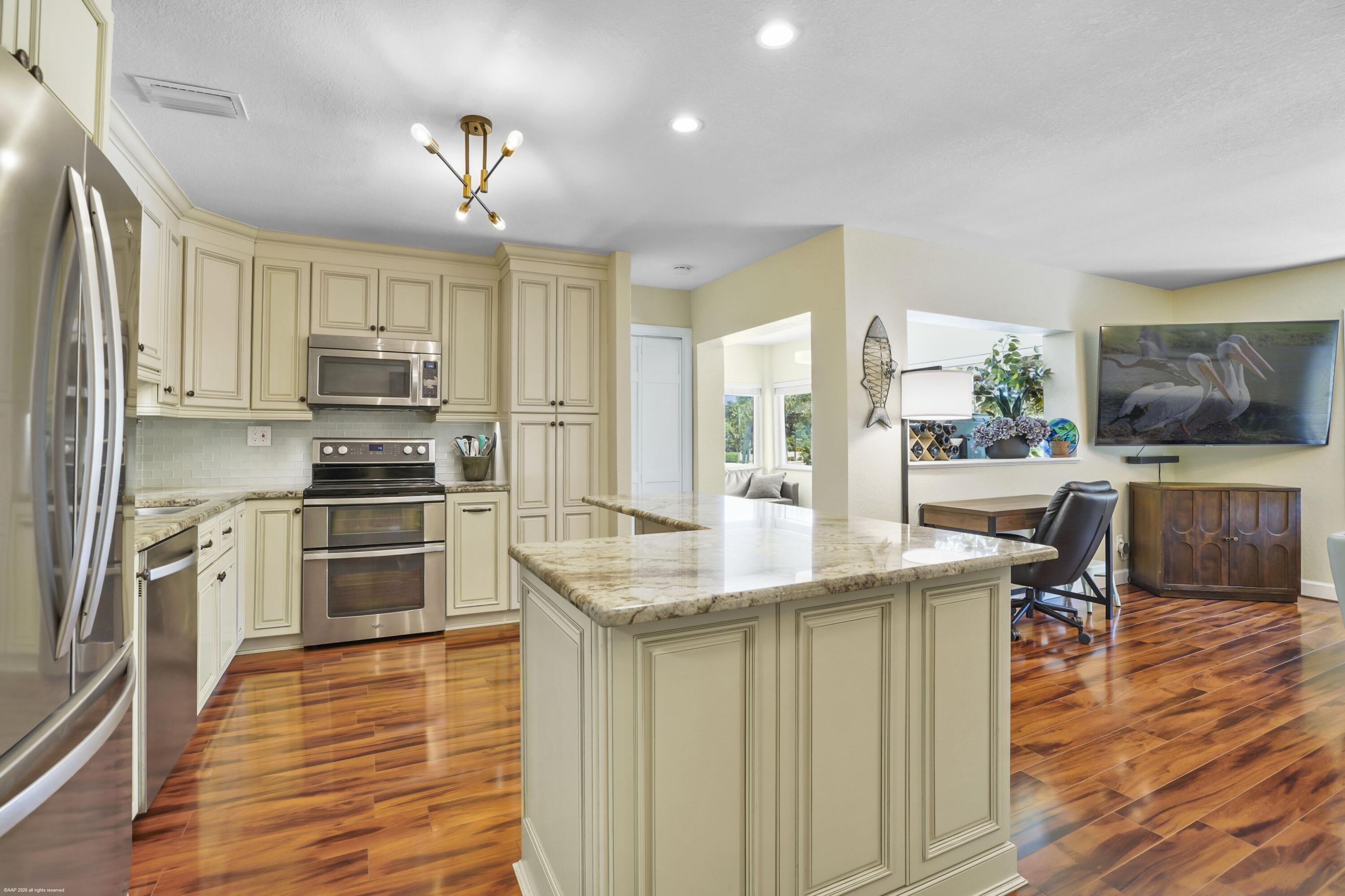 1800 SE SAINT LUCIE Boulevard 6-201