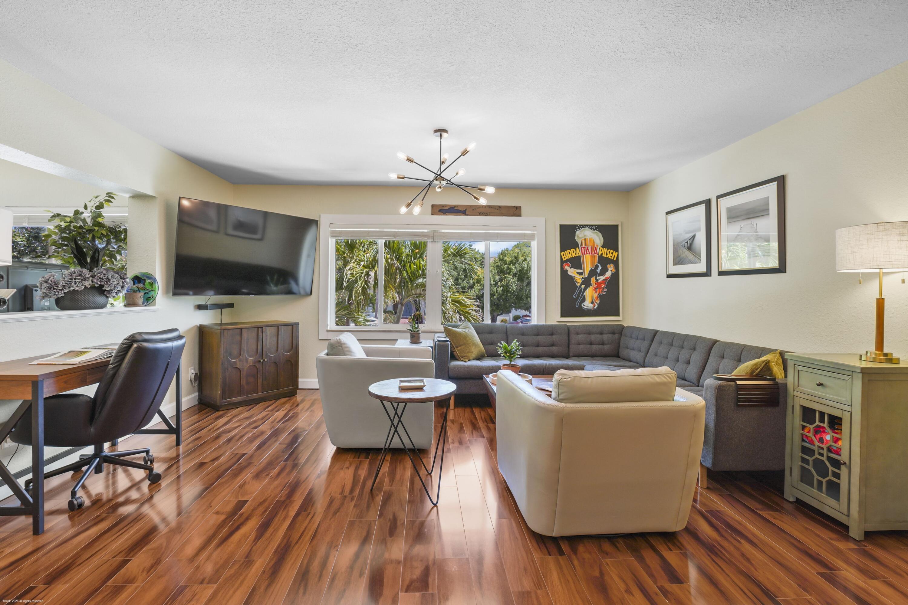 1800 SE SAINT LUCIE Boulevard 6-201
