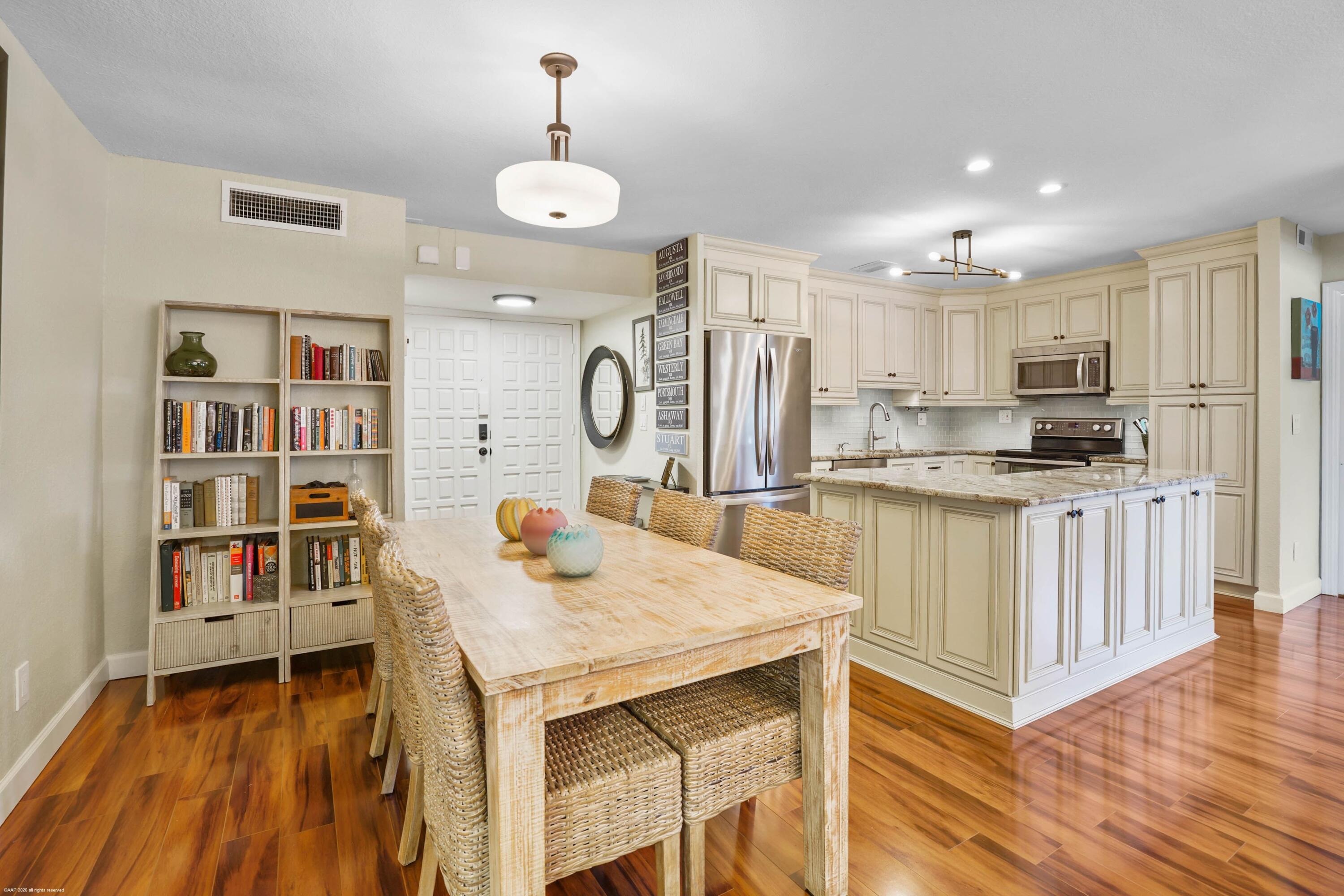 1800 SE SAINT LUCIE Boulevard 6-201