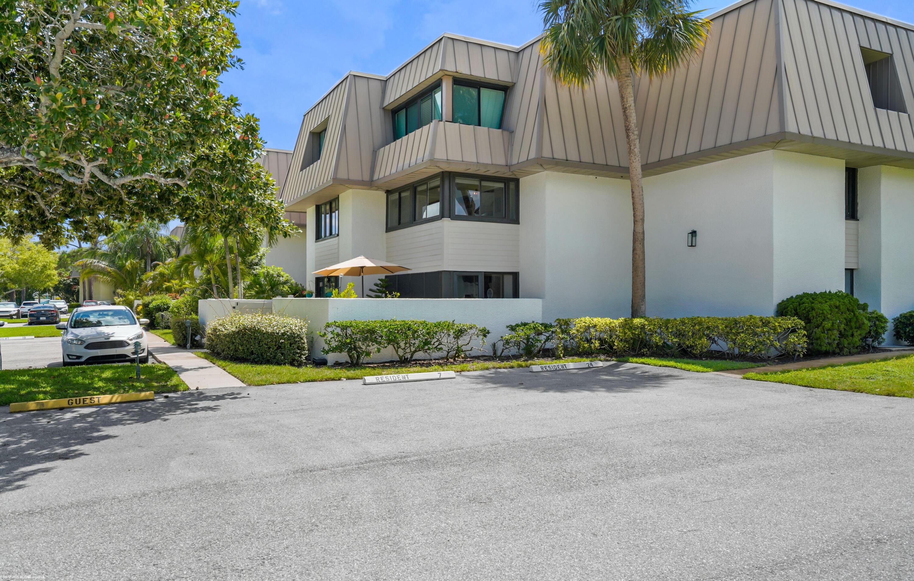 1800 SE SAINT LUCIE Boulevard 6-201