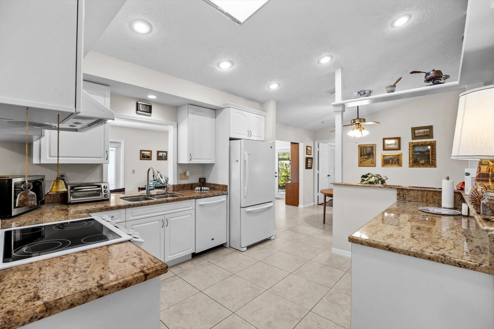 571 NE TOWN Terrace