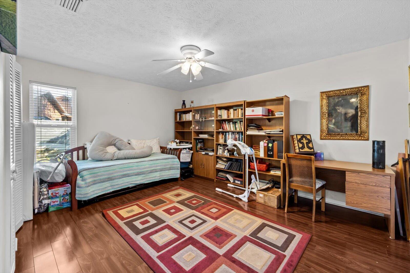 571 NE TOWN Terrace