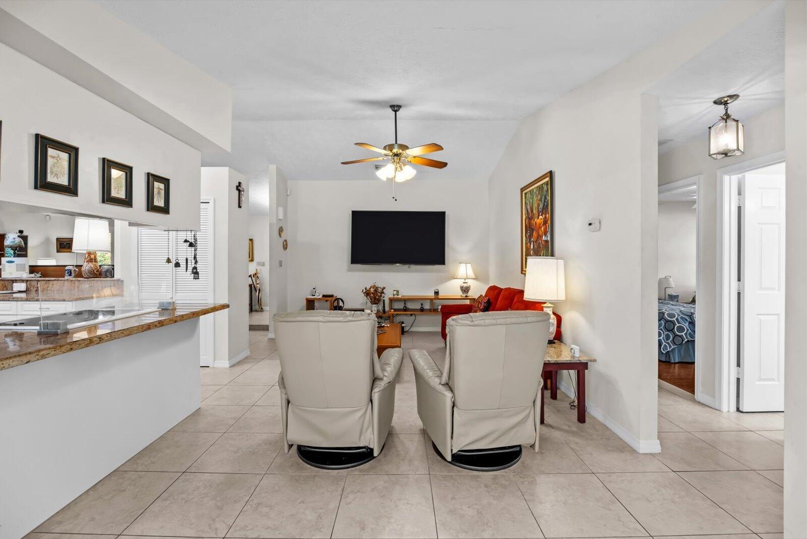 571 NE TOWN Terrace