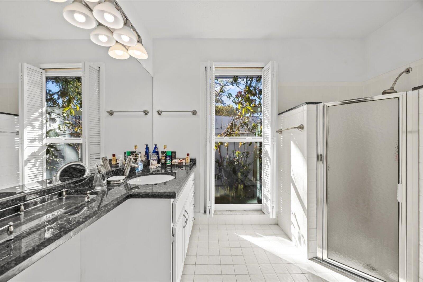 571 NE TOWN Terrace