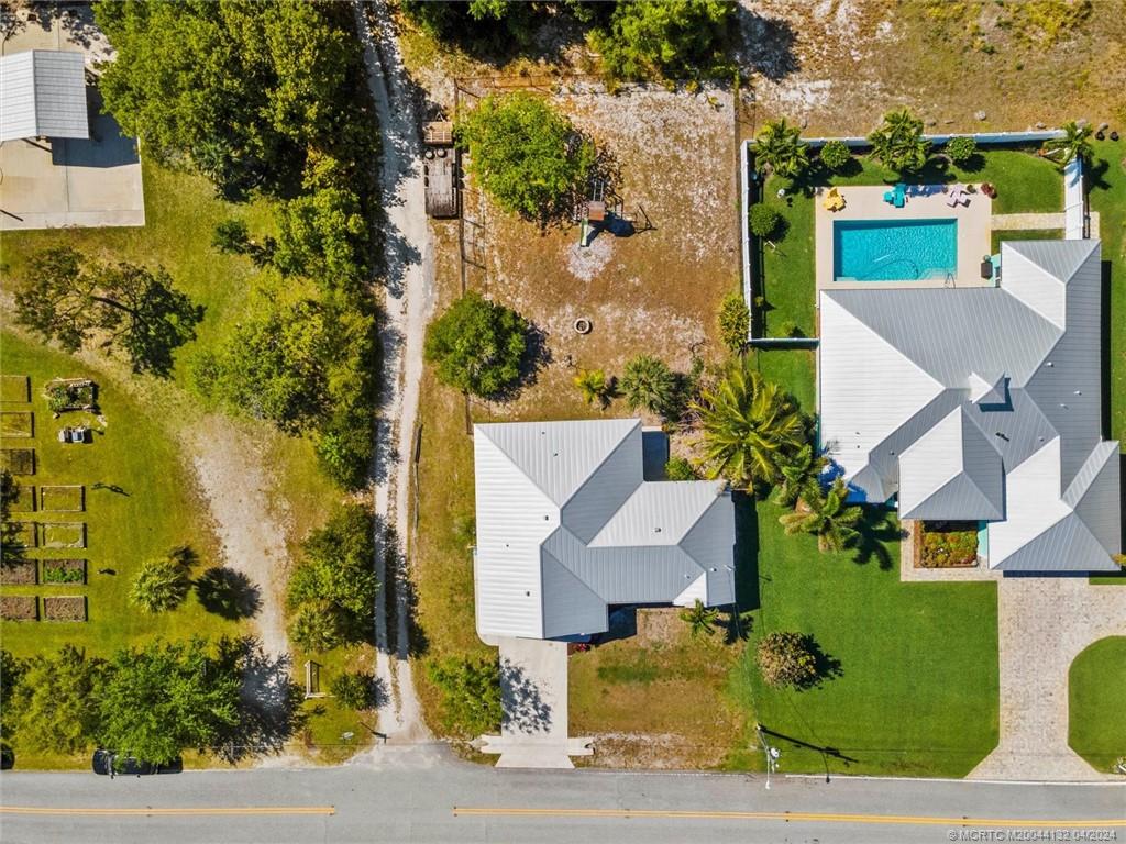 1000 NE County Line Road