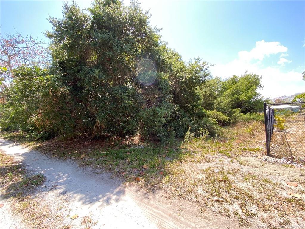 1000 NE County Line Road