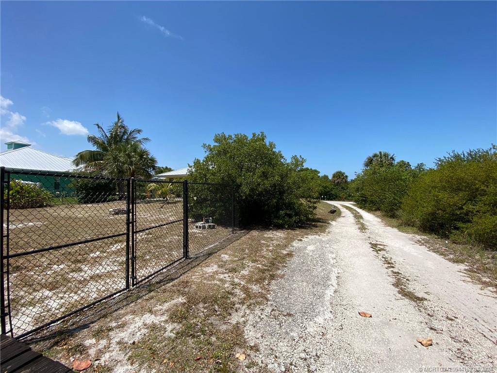 1000 NE County Line Road